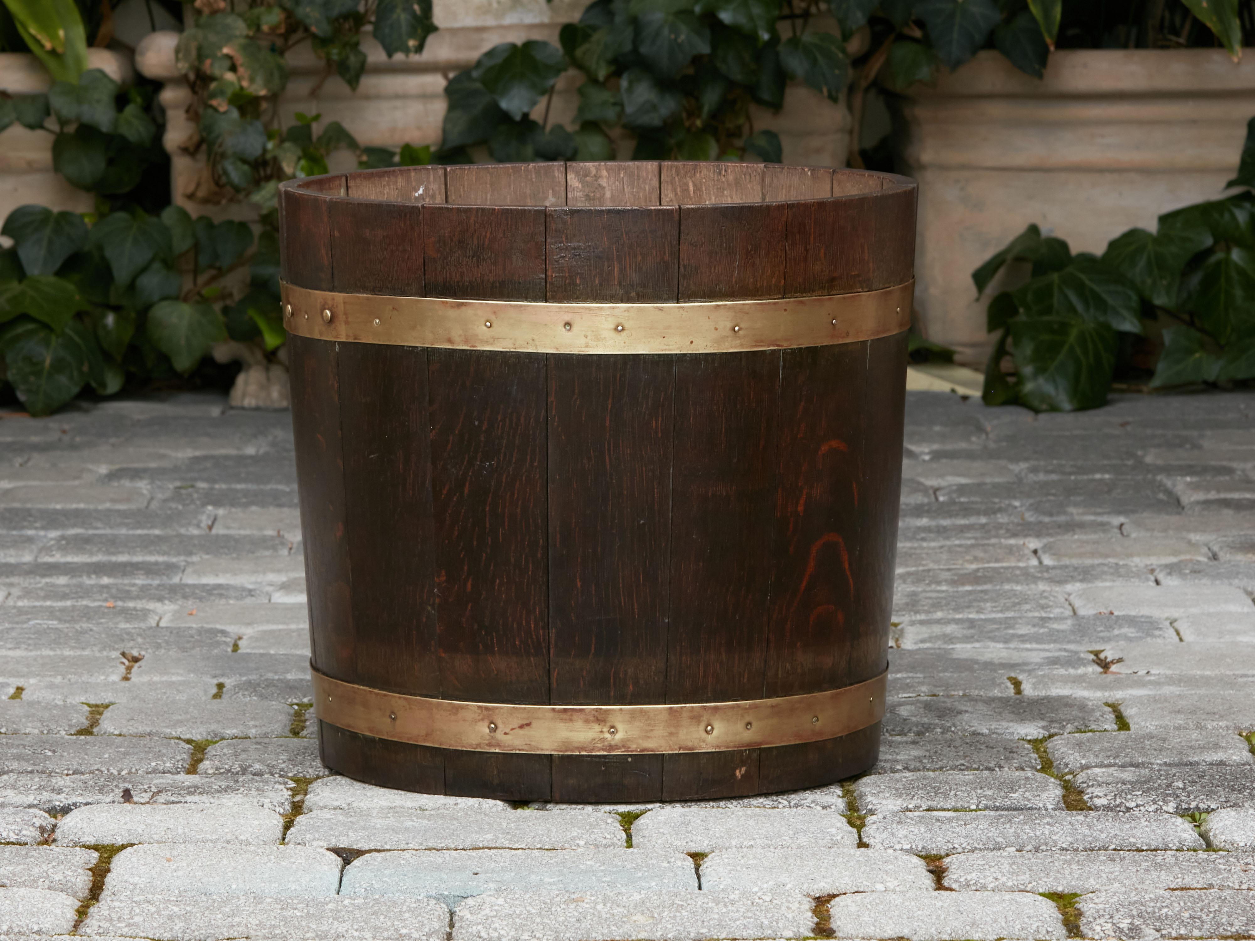 Rustic English 1900s Brass Bound Oak Bucket with Dark Brown Patina For Sale 1