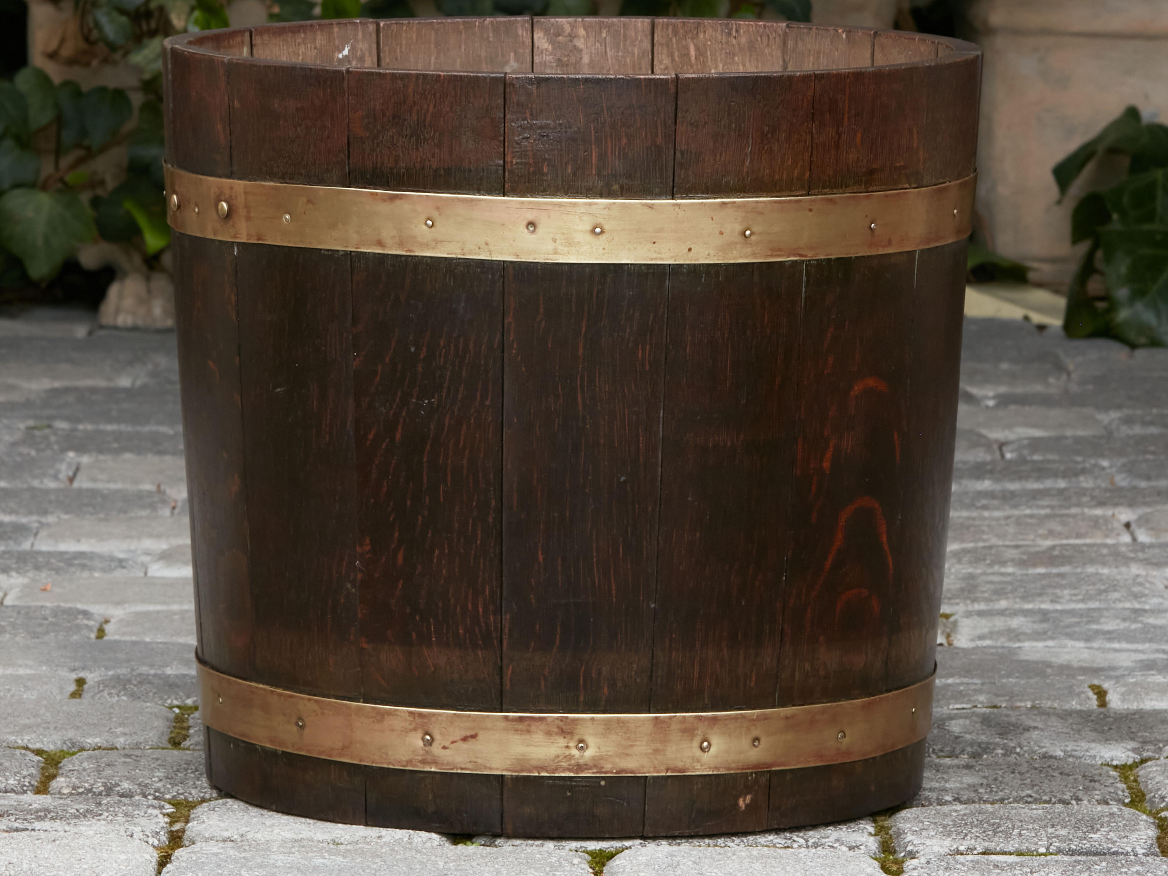 Rustic English 1900s Brass Bound Oak Bucket with Dark Brown Patina For Sale 2