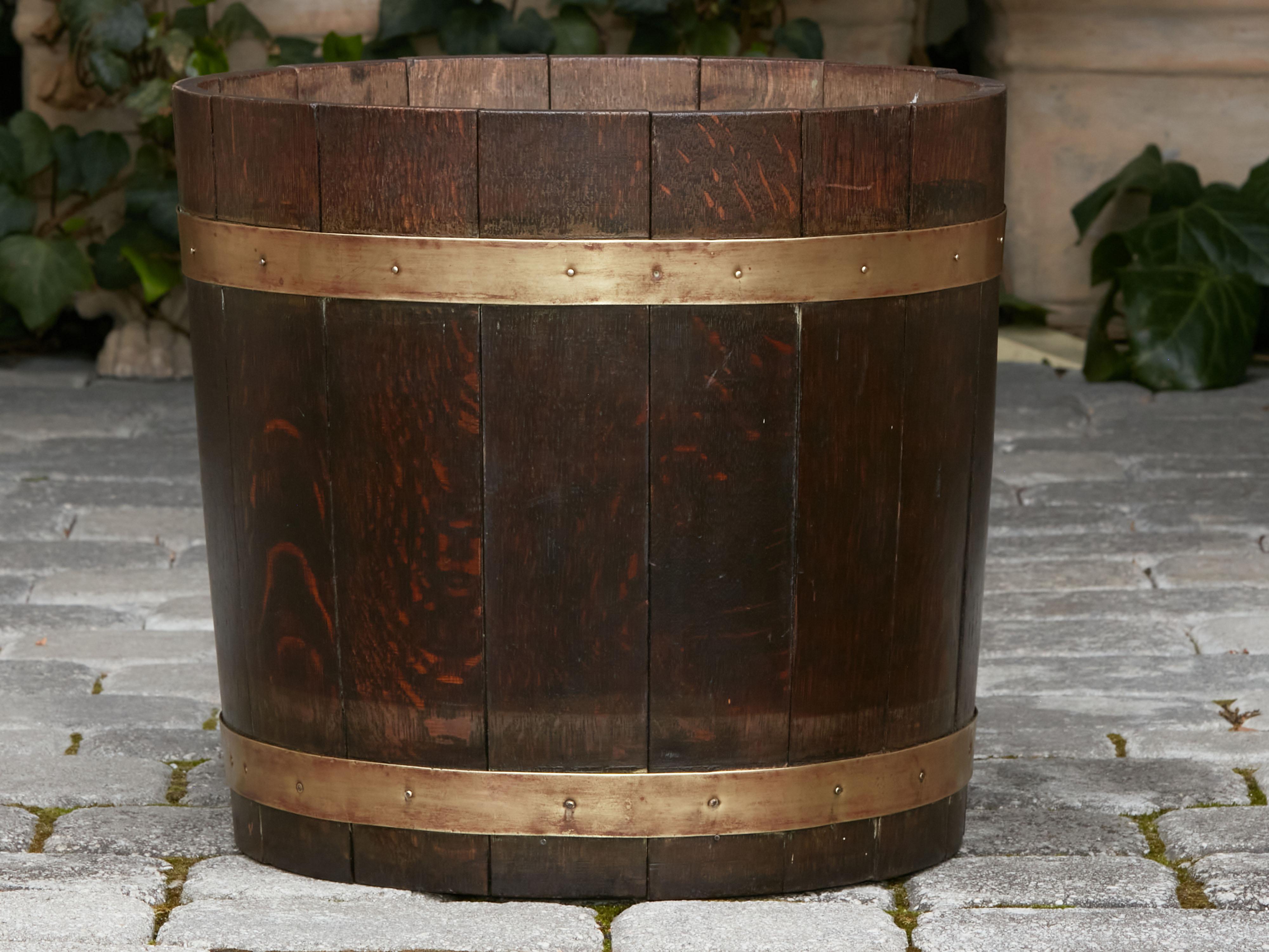 Rustic English 1900s Brass Bound Oak Bucket with Dark Brown Patina For Sale 3