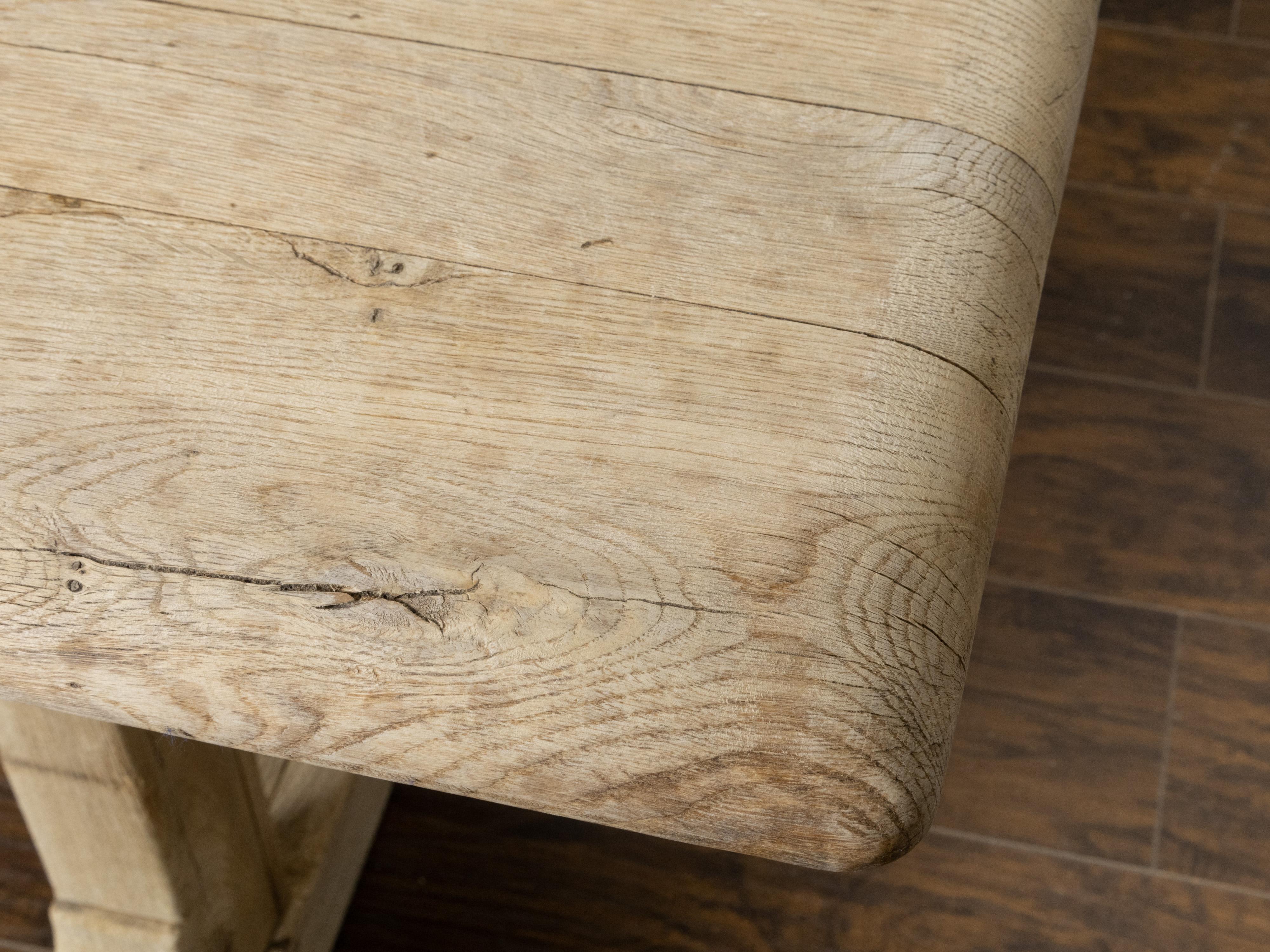 Table de ferme rustique anglaise du 19ème siècle en bois naturel avec base à tréteaux en vente 4