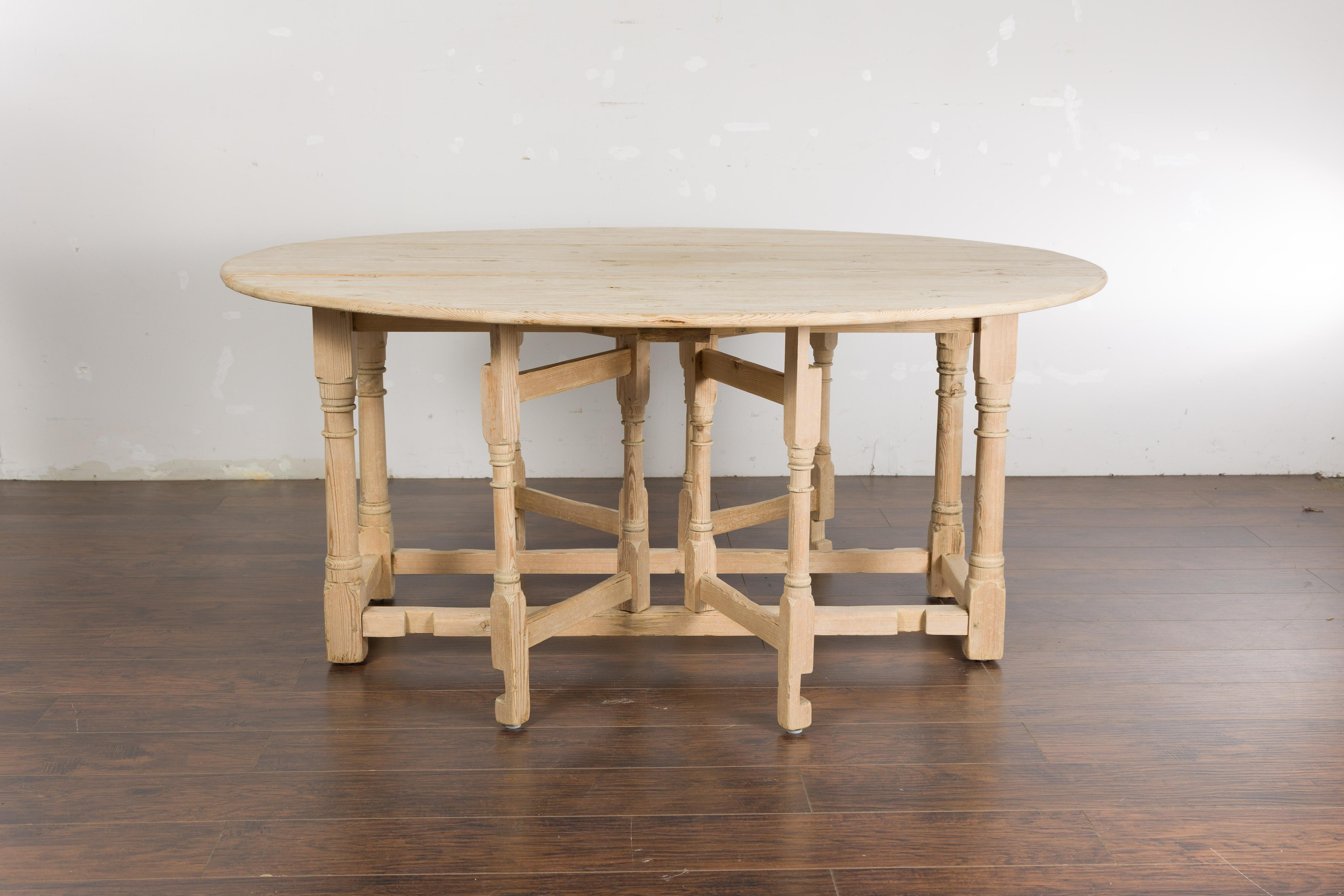 Rustic English 19th Century Pine Drop Leaf Round Top Table with Turned Legs For Sale 4