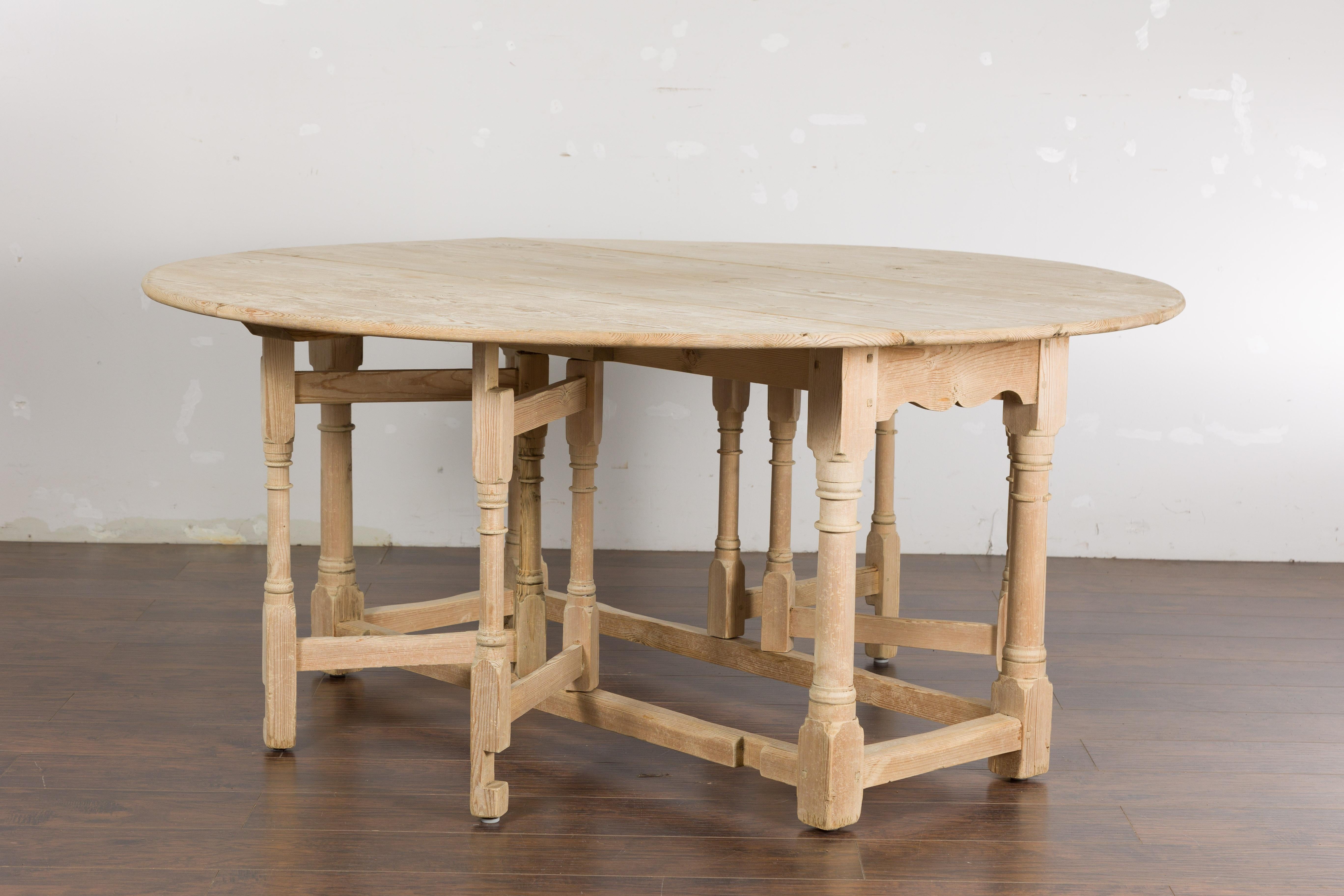 Rustic English 19th Century Pine Drop Leaf Round Top Table with Turned Legs For Sale 11