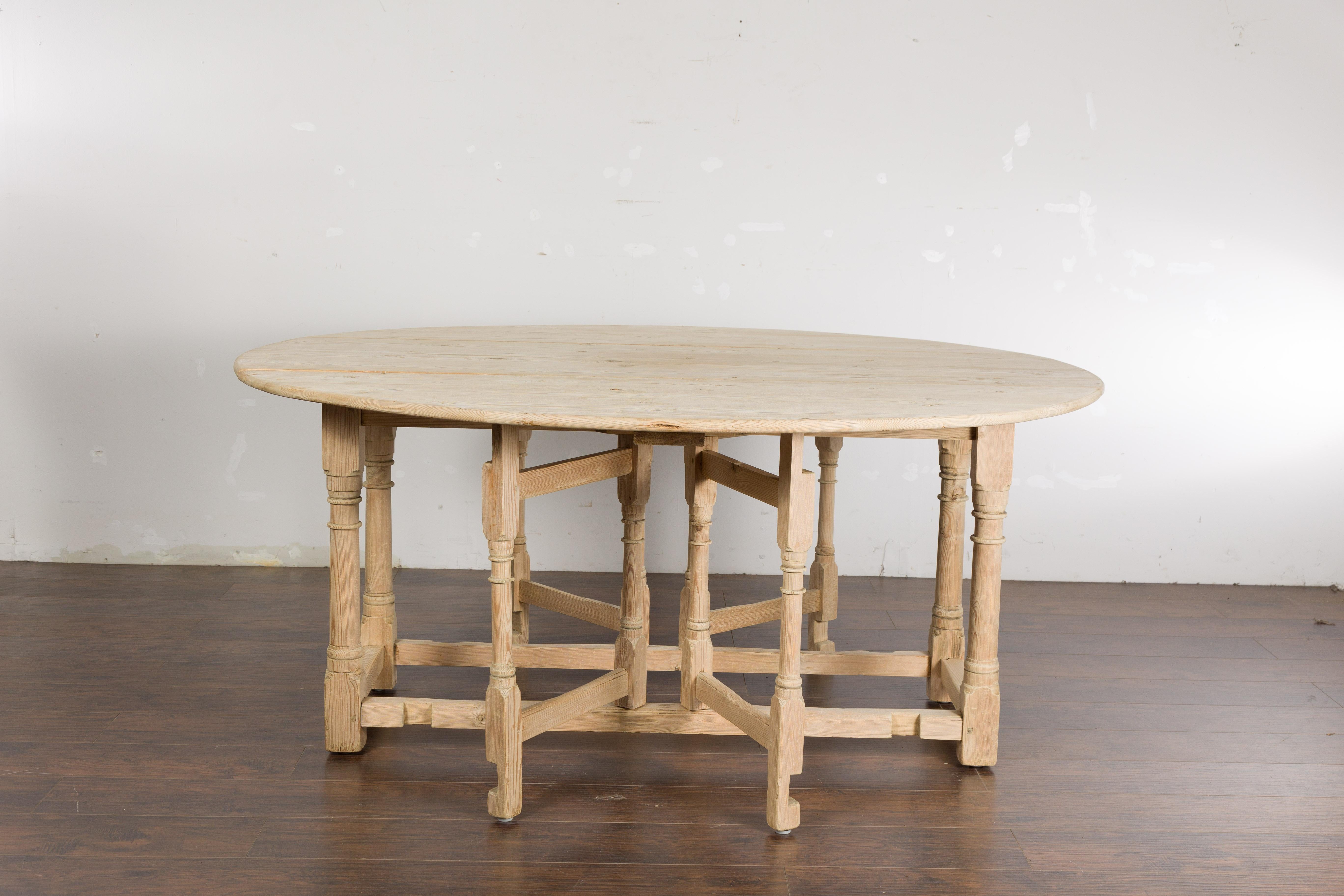 Rustic English 19th Century Pine Drop Leaf Round Top Table with Turned Legs For Sale 2