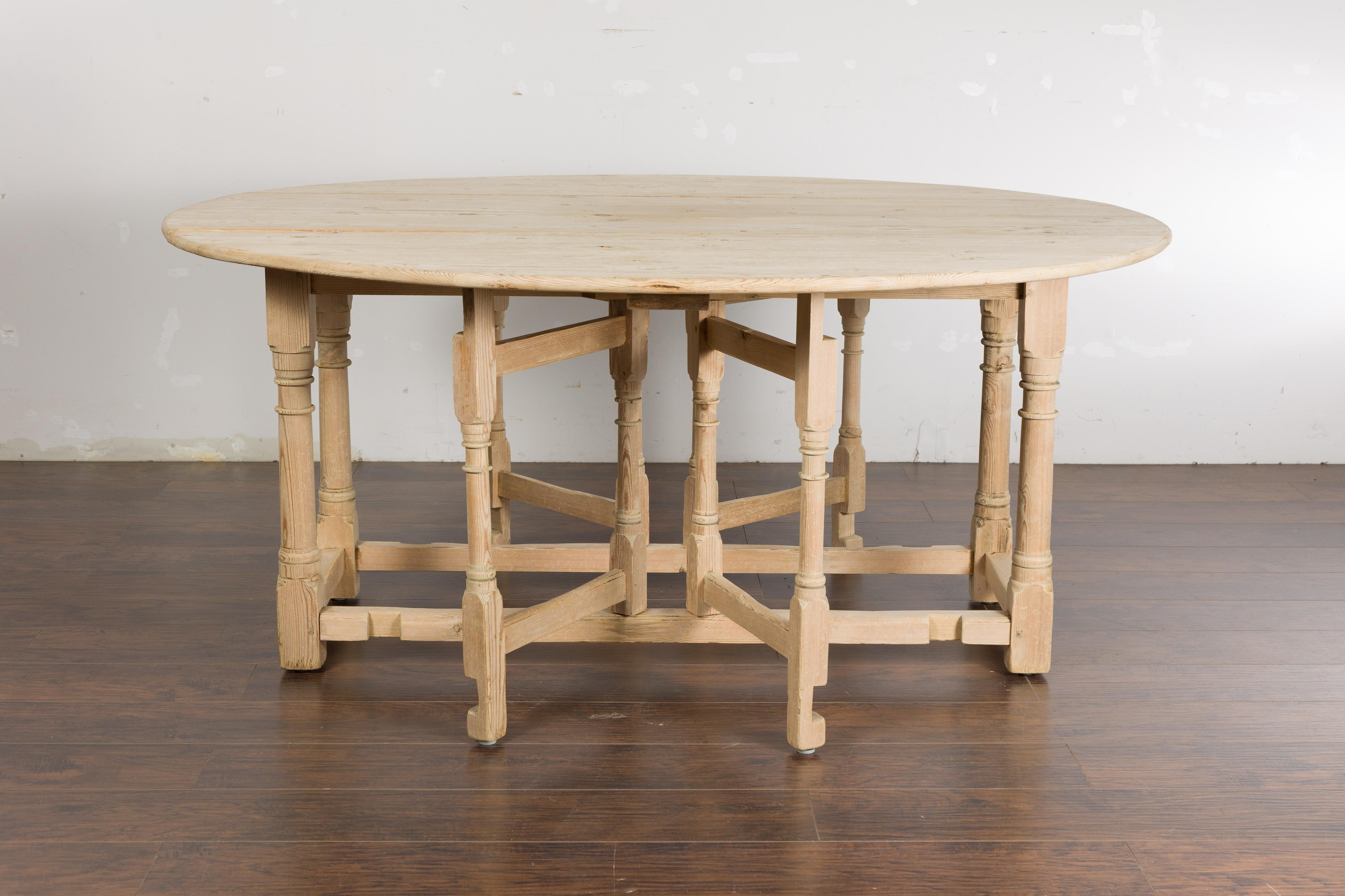 Rustic English 19th Century Pine Drop Leaf Round Top Table with Turned Legs For Sale 3
