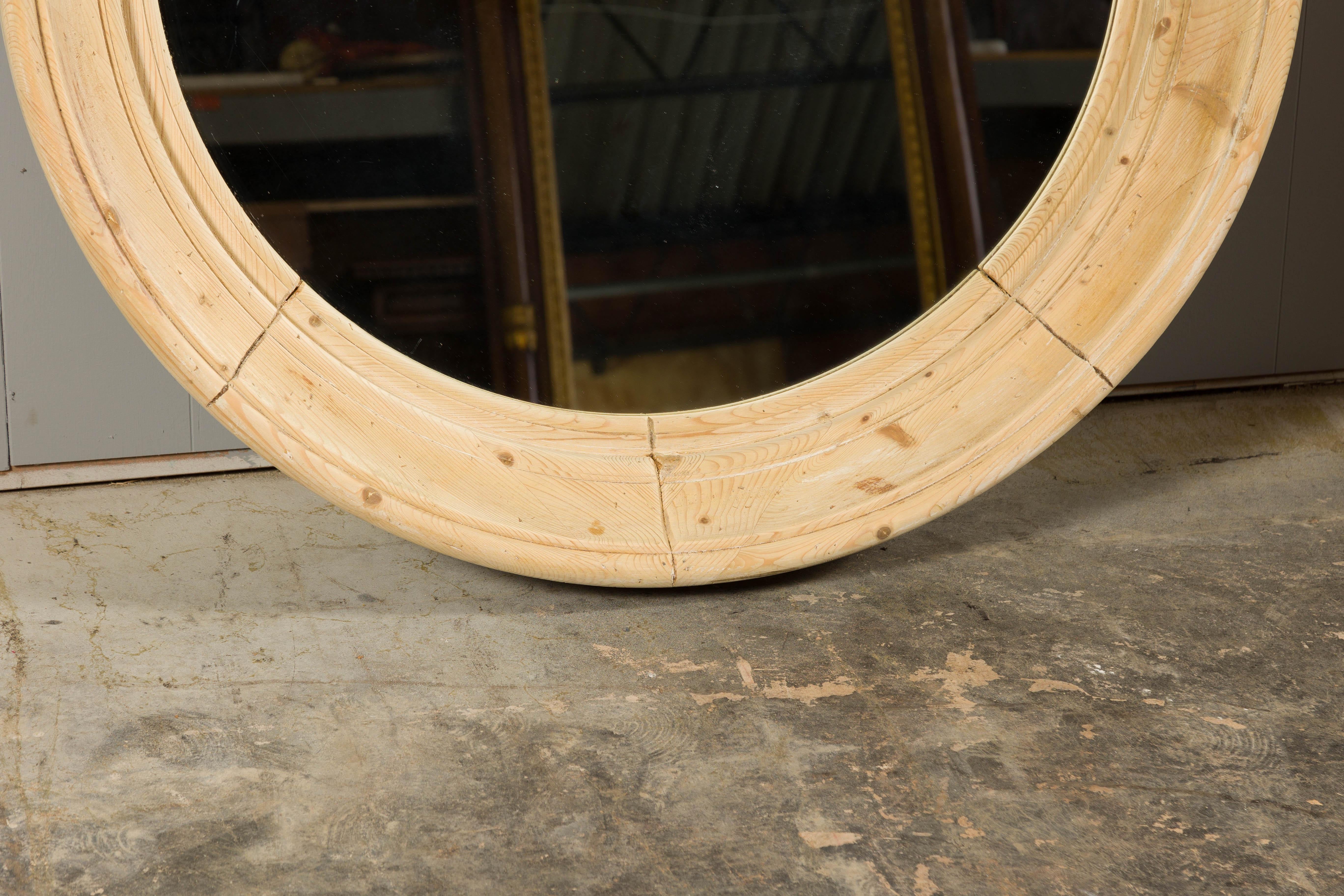 Rustic English Midcentury Pine Round Bullseye Mirror with Natural Finish In Good Condition In Atlanta, GA