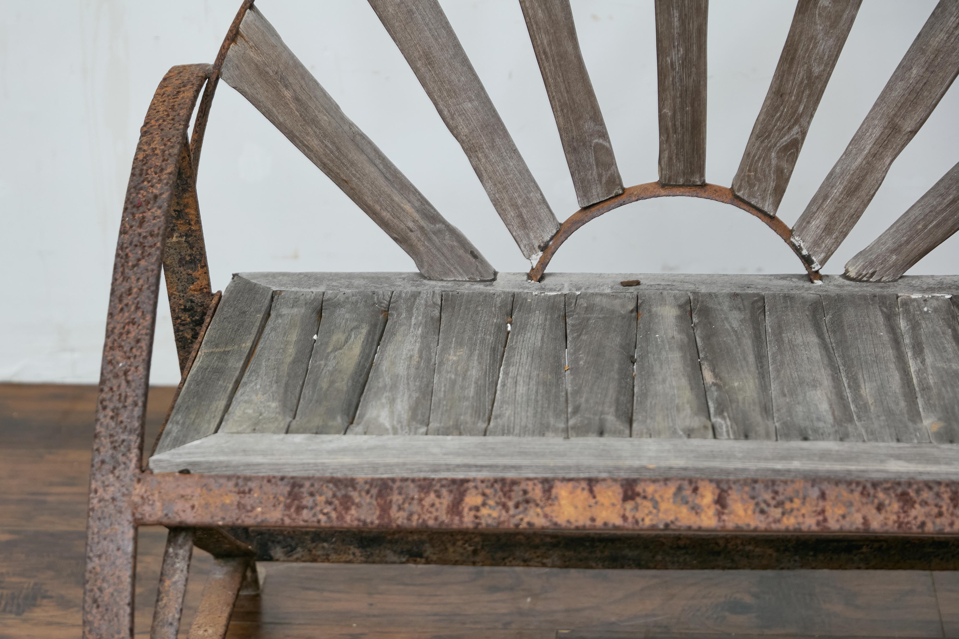 Anglais Banc de jardin victorien anglais rustique du 19ème siècle avec dos en forme d'éventail en vente