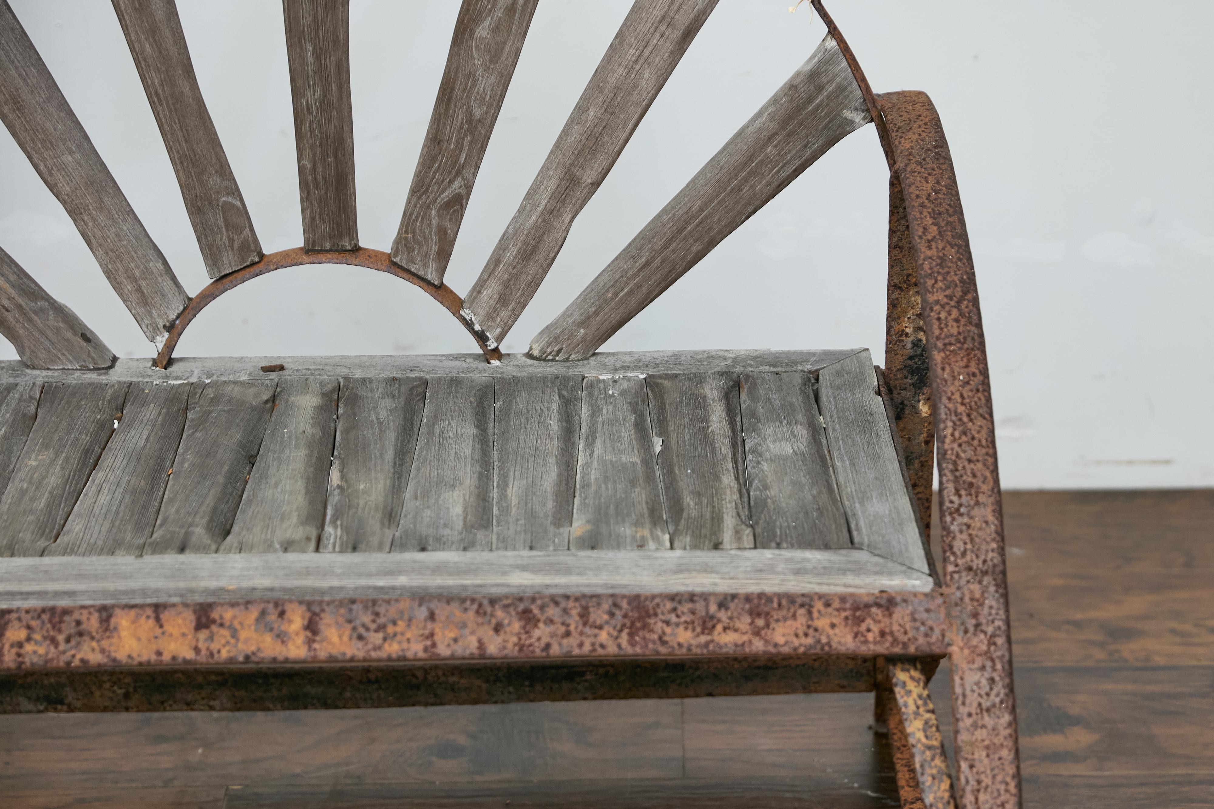 Banc de jardin victorien anglais rustique du 19ème siècle avec dos en forme d'éventail Bon état - En vente à Atlanta, GA