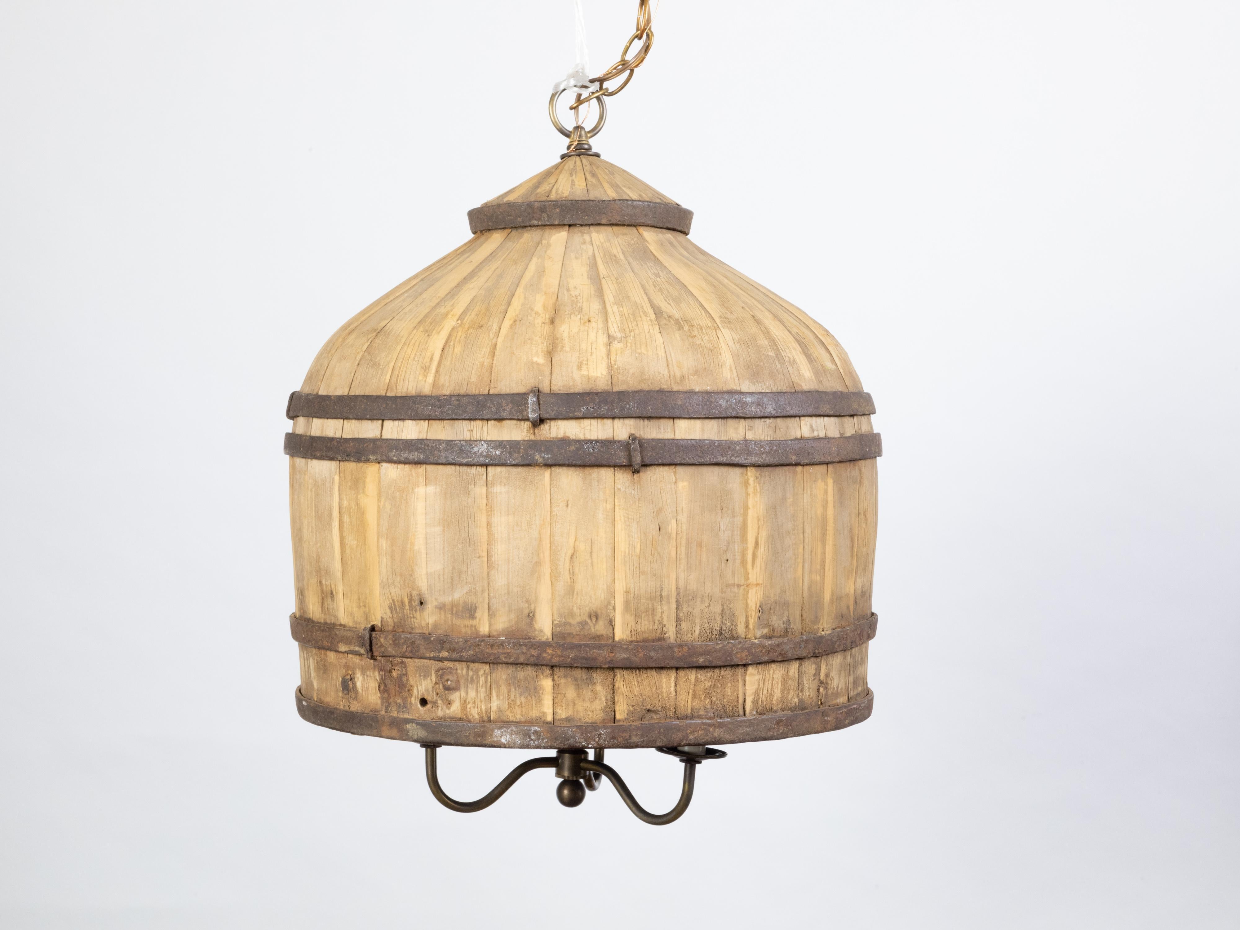 Rustic English Vintage Wooden Barrel Light Fixture with Three Scrolling Arms In Good Condition For Sale In Atlanta, GA