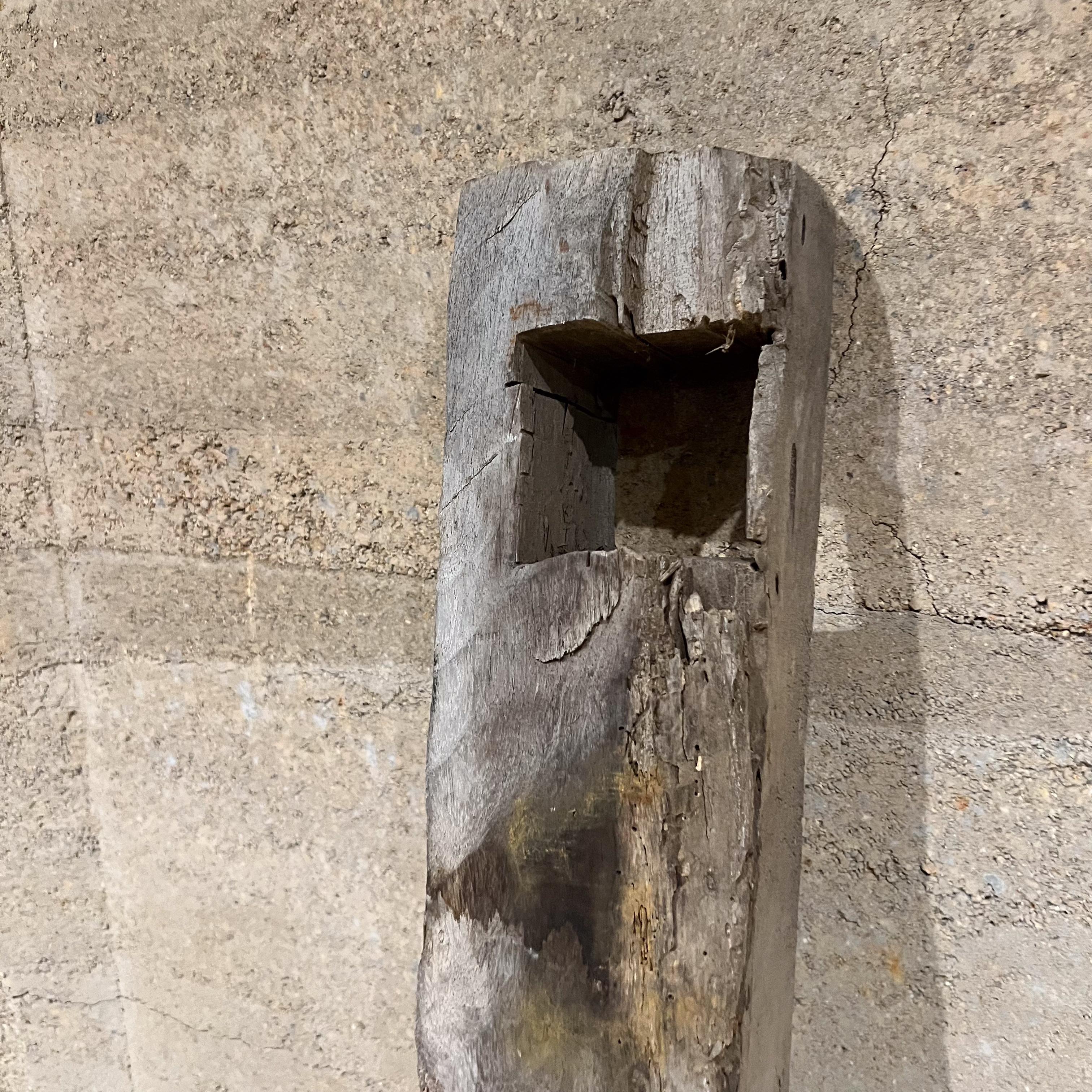 Planche de bois rustique de Mesquite pour porte en vente 1