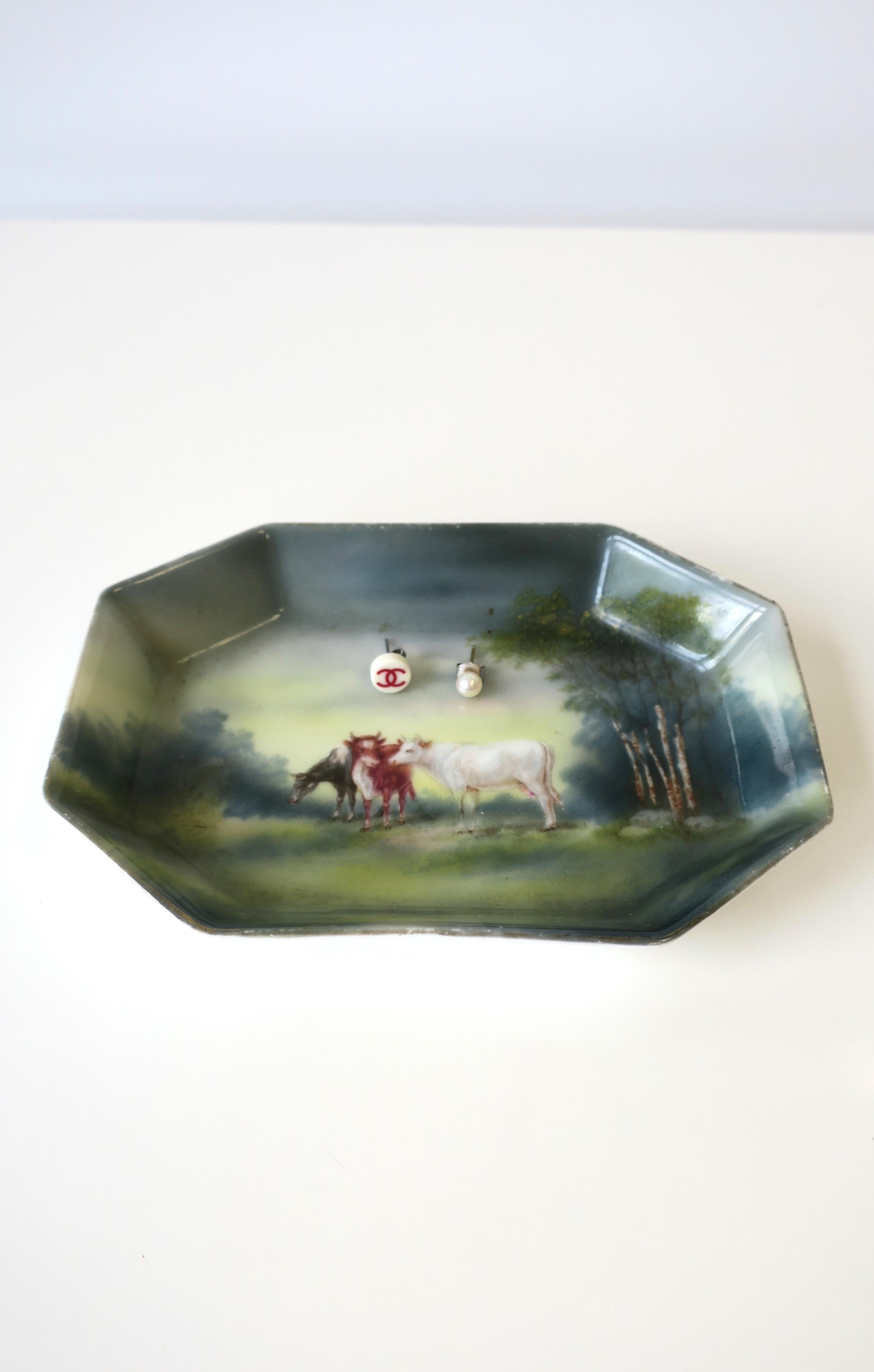 Porcelain Jewelry Dish Rustic Farm Scene Bovine Cows, Early-20th Century In Good Condition For Sale In New York, NY