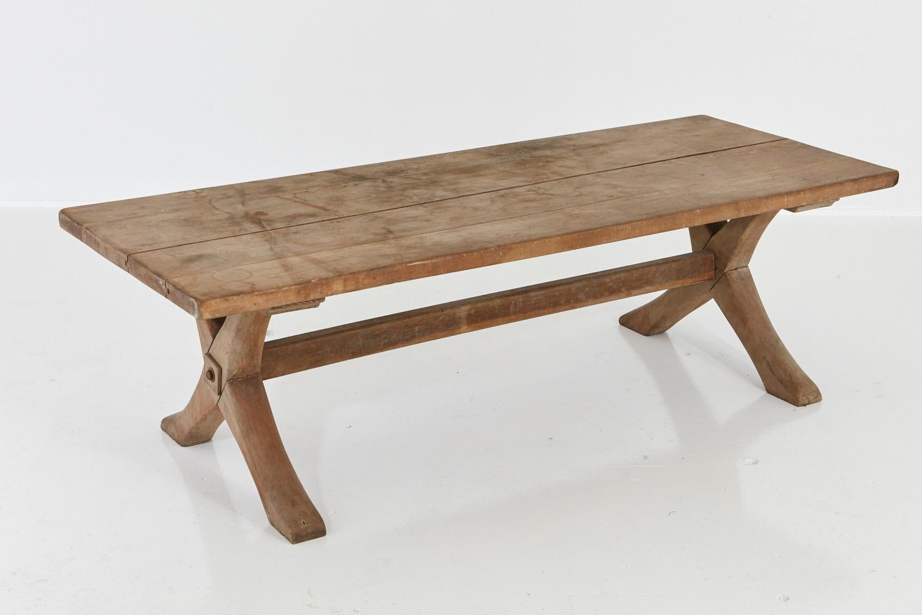 Rustic farmhouse / country style rectangular oak cocktail table with X shape legs and cross support. Solid, sturdy table with some stains on the top, nice patina.