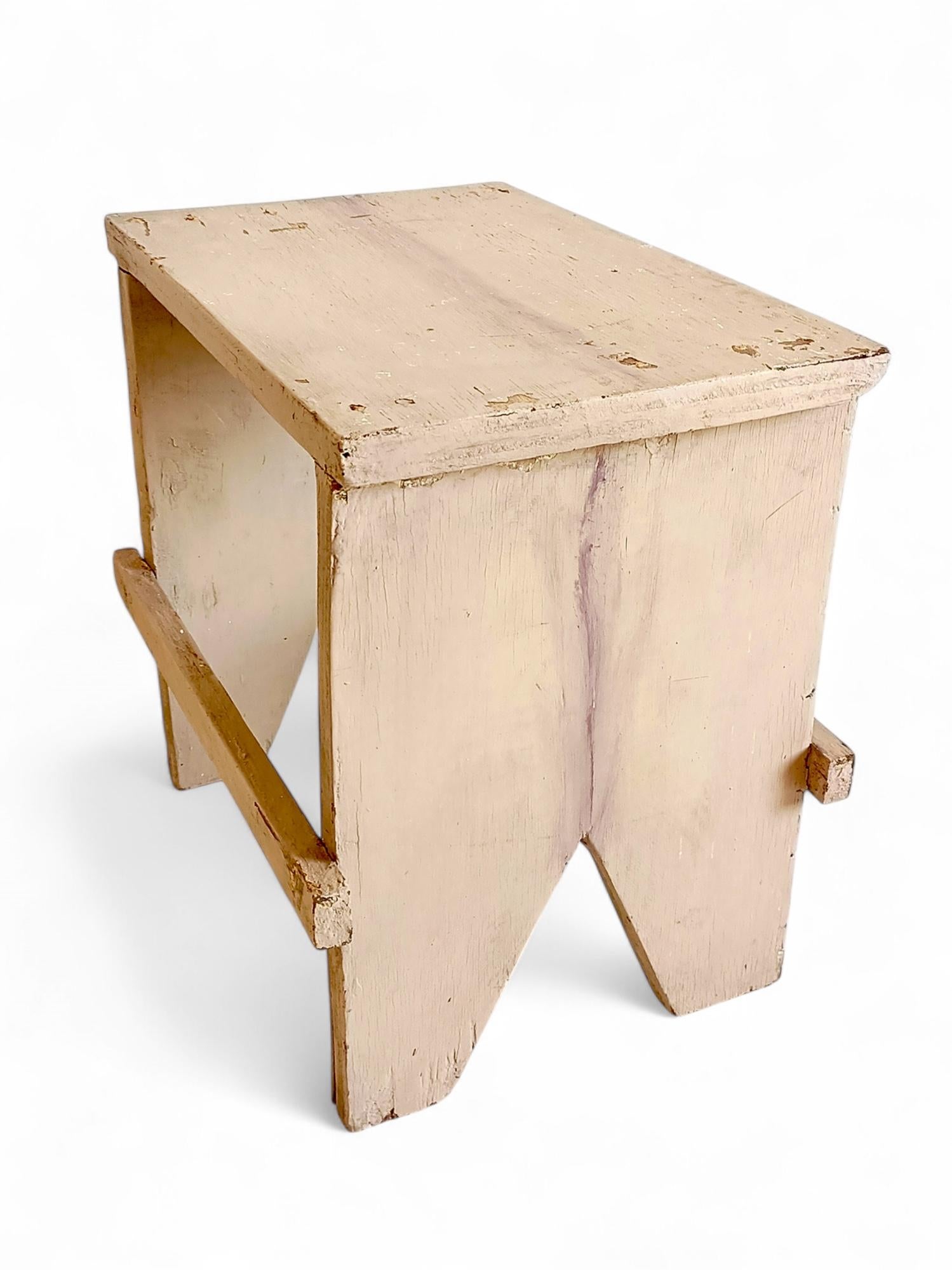 Rustikaler Bauernholzhocker oder Akzent-Beistelltisch mit Patina, Spanien, frühes 20. Jahrhundert (Holz) im Angebot