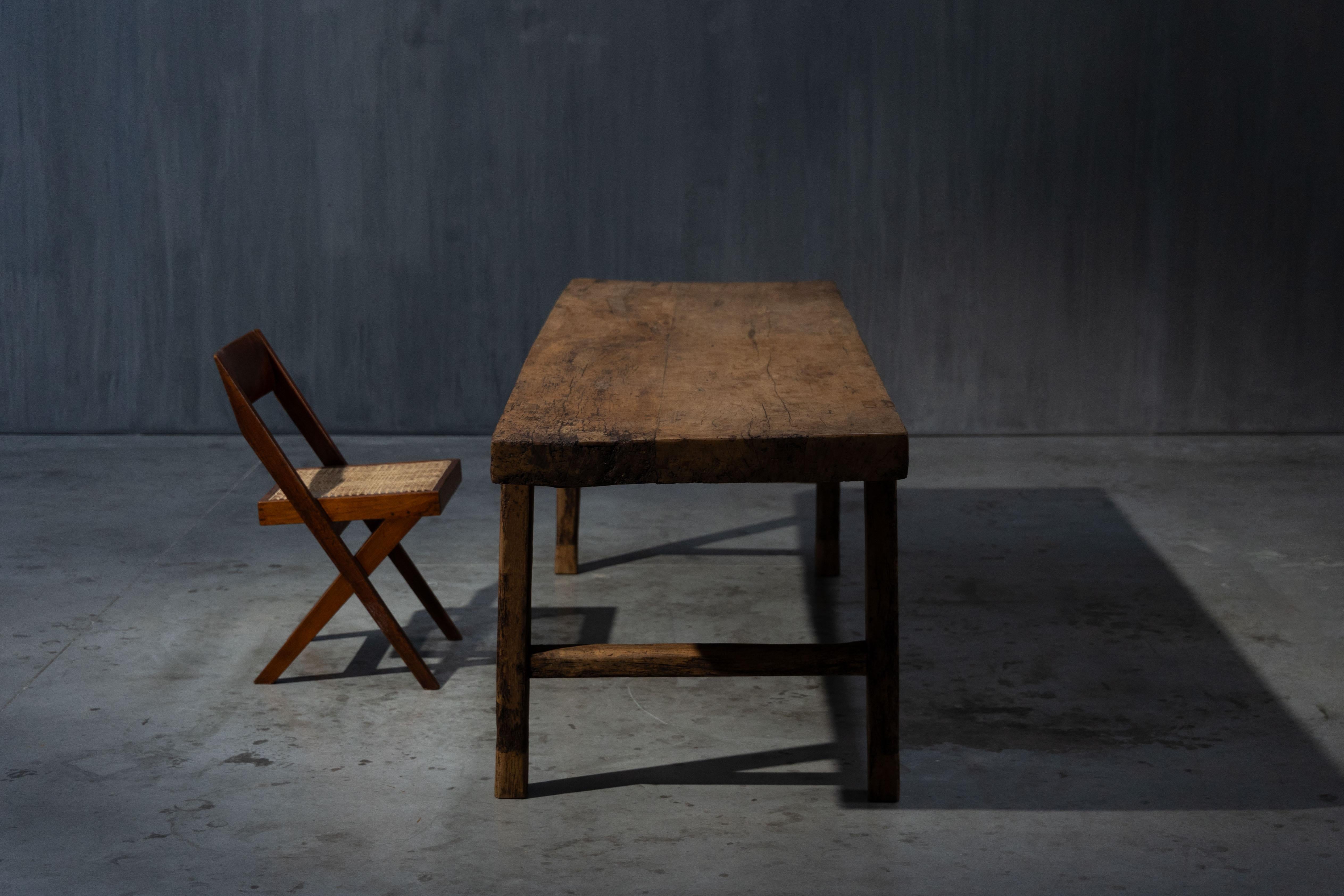 Table de salle à manger rustique, France, années 1950 en vente 4