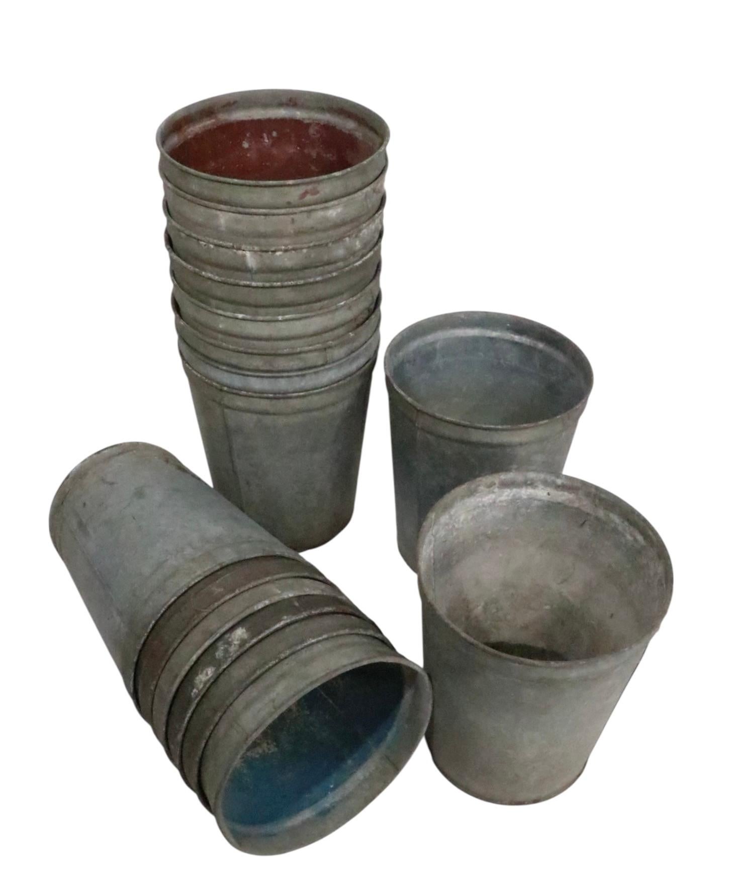 Cubos de hojalata galvanizada de estilo industrial rústico 16 disponibles en venta 4