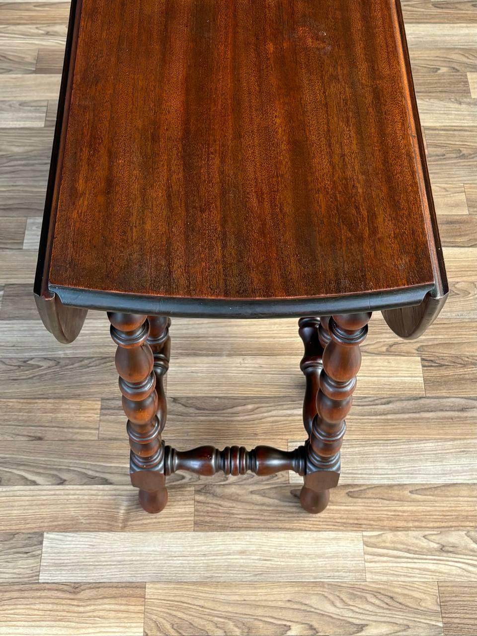 Rustic Farmhouse Mahogany Drop Leaf Gate Leg Table In Good Condition In Los Angeles, CA