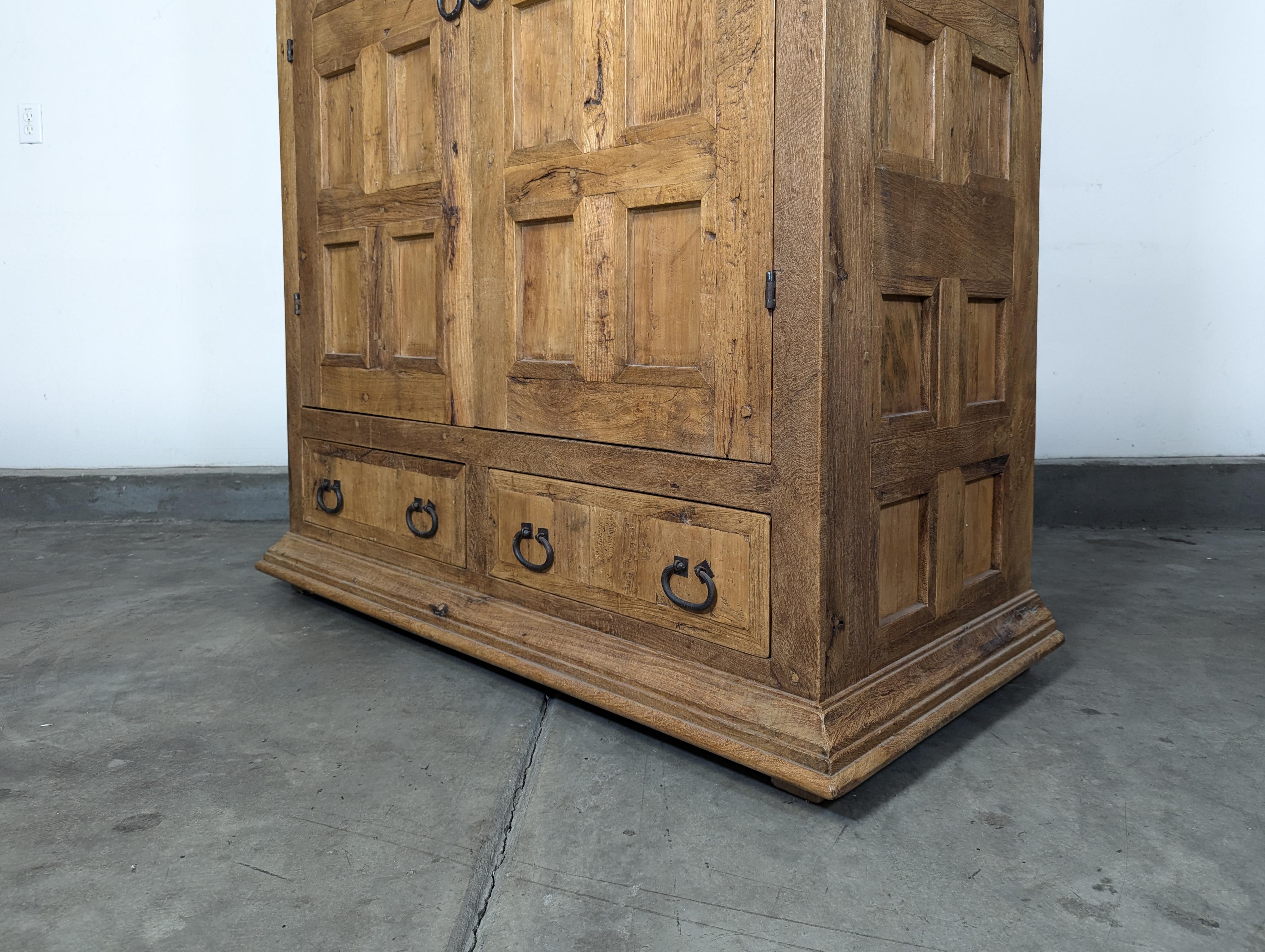 Rustikaler Bauernschrank aus massivem Kiefernholz aus Mexiko, ca. 1970er Jahre 5