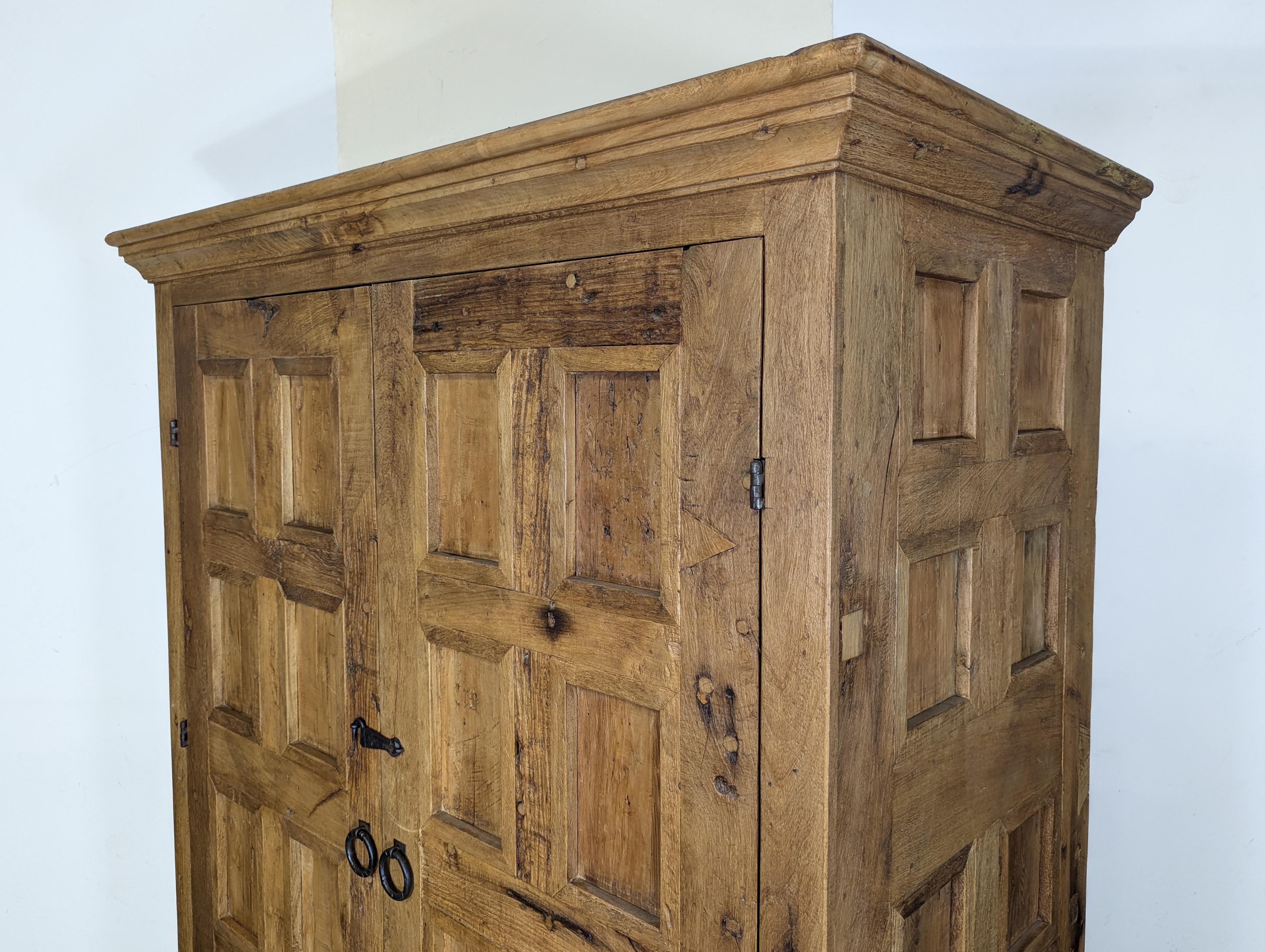 Rustikaler Bauernschrank aus massivem Kiefernholz aus Mexiko, ca. 1970er Jahre 6