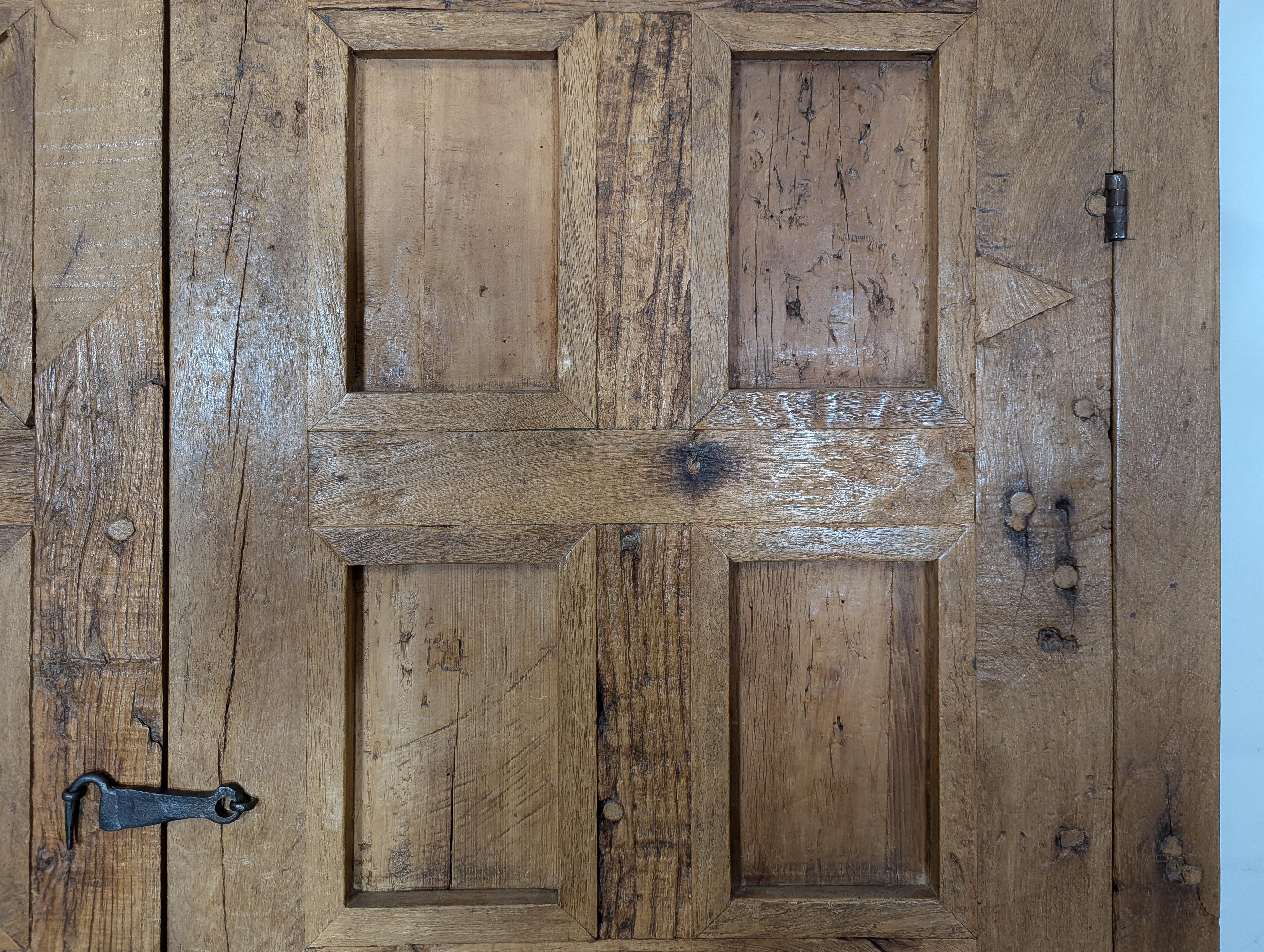 Rustikaler Bauernschrank aus massivem Kiefernholz aus Mexiko, ca. 1970er Jahre 9