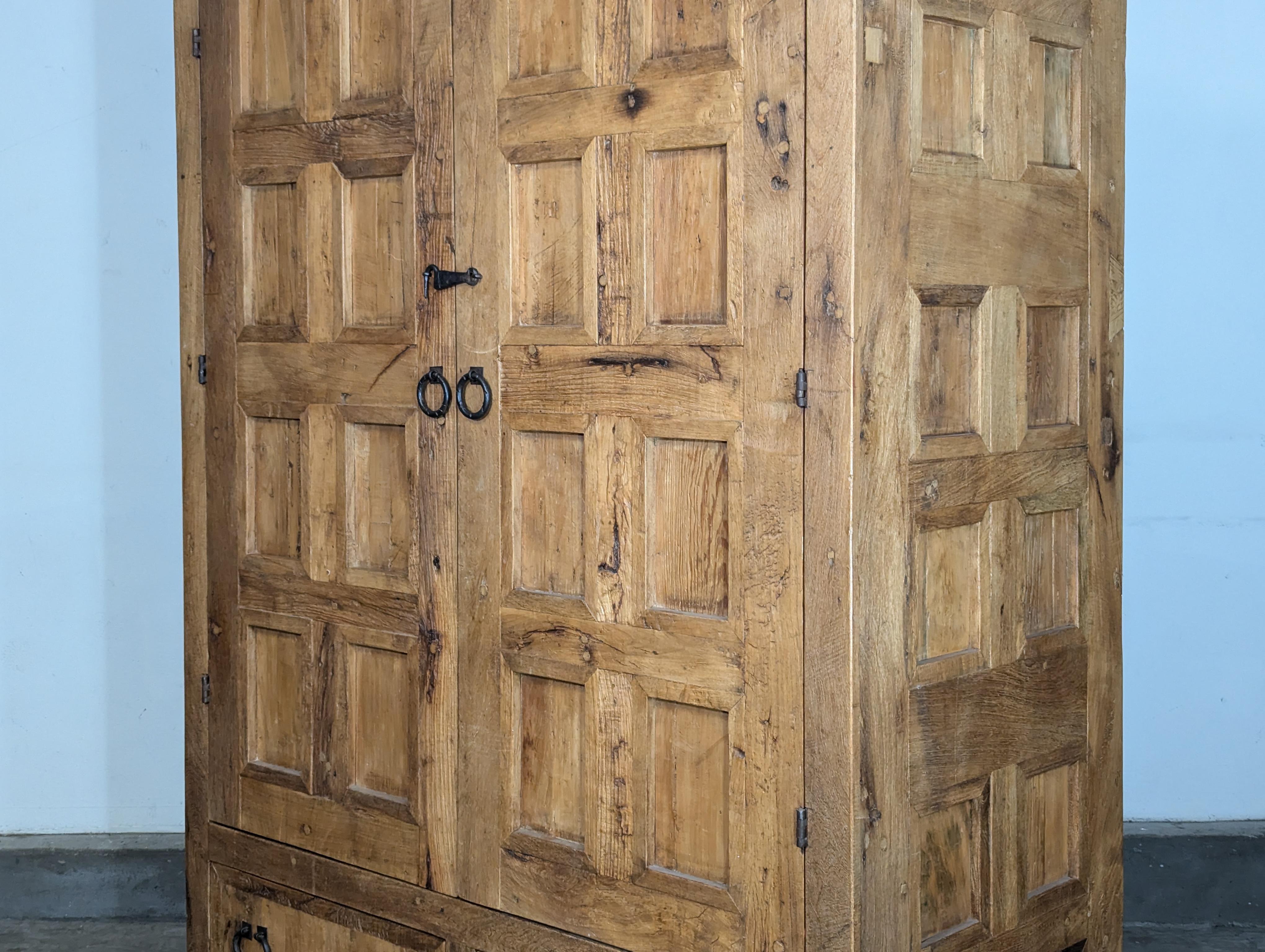 Rustikaler Bauernschrank aus massivem Kiefernholz aus Mexiko, ca. 1970er Jahre 4