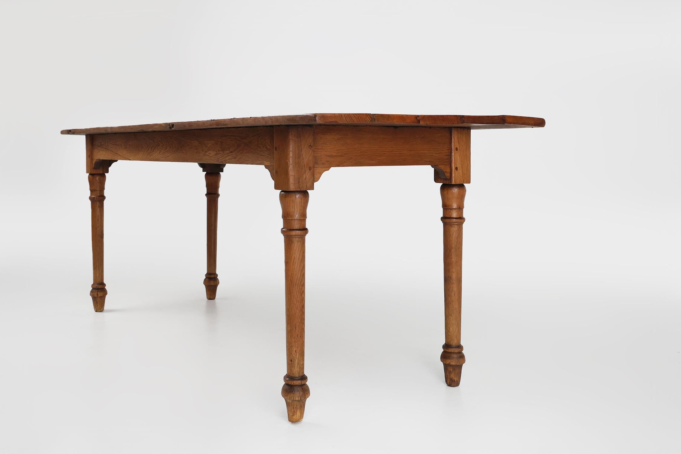 Table de ferme rustique en bois d'Oak Oak, France ca. 1850 en vente 3