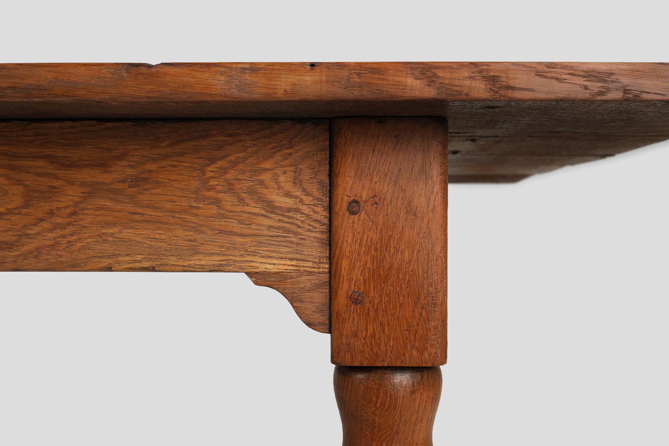 Rustique Table de ferme rustique en bois d'Oak Oak, France ca. 1850 en vente