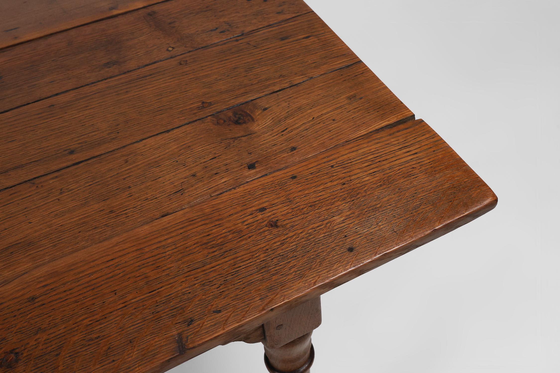 XIXe siècle Table de ferme rustique en bois d'Oak Oak, France ca. 1850 en vente