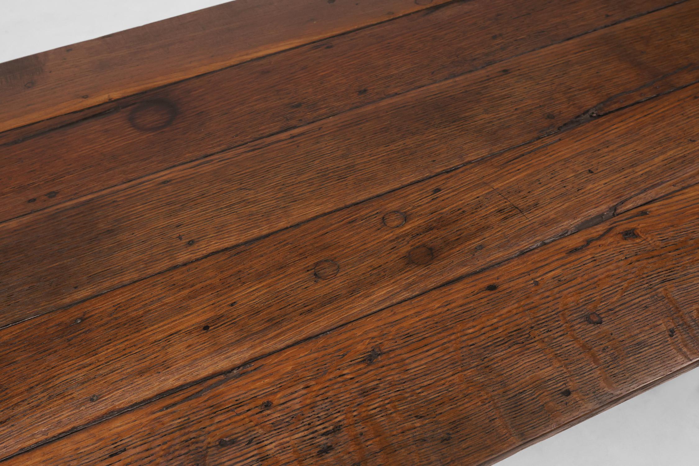 Chêne Table de ferme rustique en bois d'Oak Oak, France ca. 1850 en vente