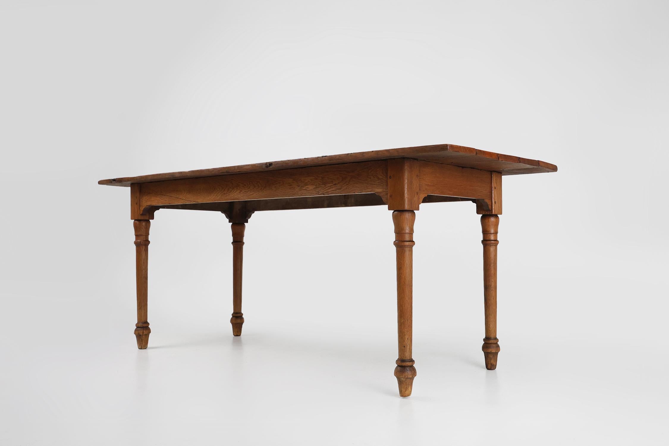 Table de ferme rustique en bois d'Oak Oak, France ca. 1850 en vente 1