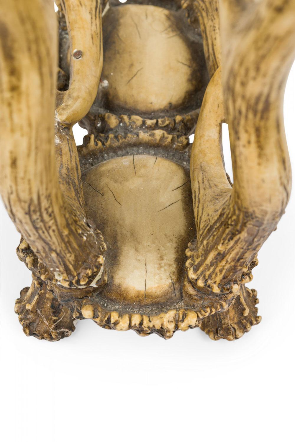 Portariviste rustico in finta corna di alce in vendita 1