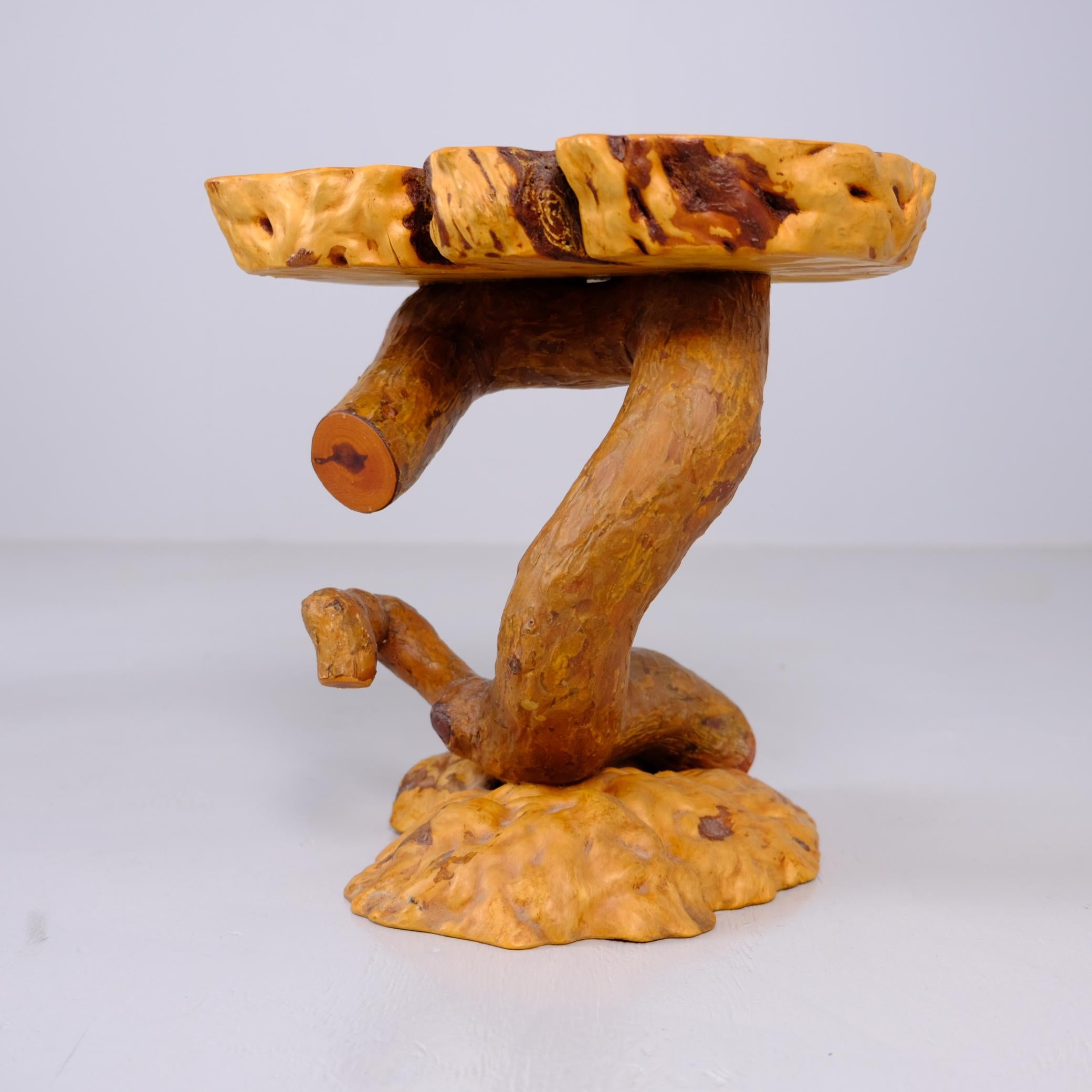 Pequeña mesa/florero rústico finlandés de madera orgánica, Finlandia Años 80 en venta 3