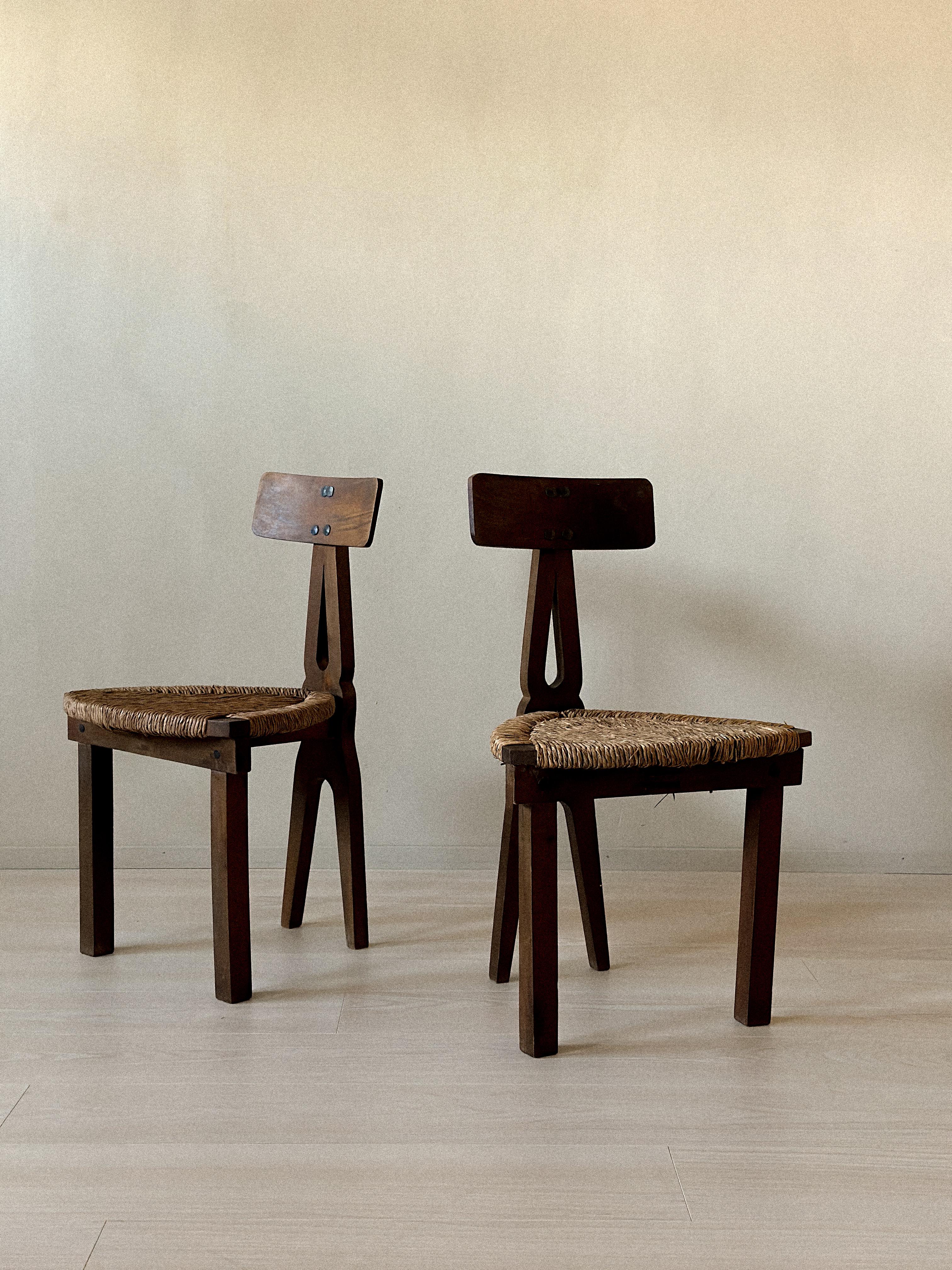 Rustic Fireside Chairs with Sculpted Backrests and Rush Seats, Spain 1960s im Angebot 6