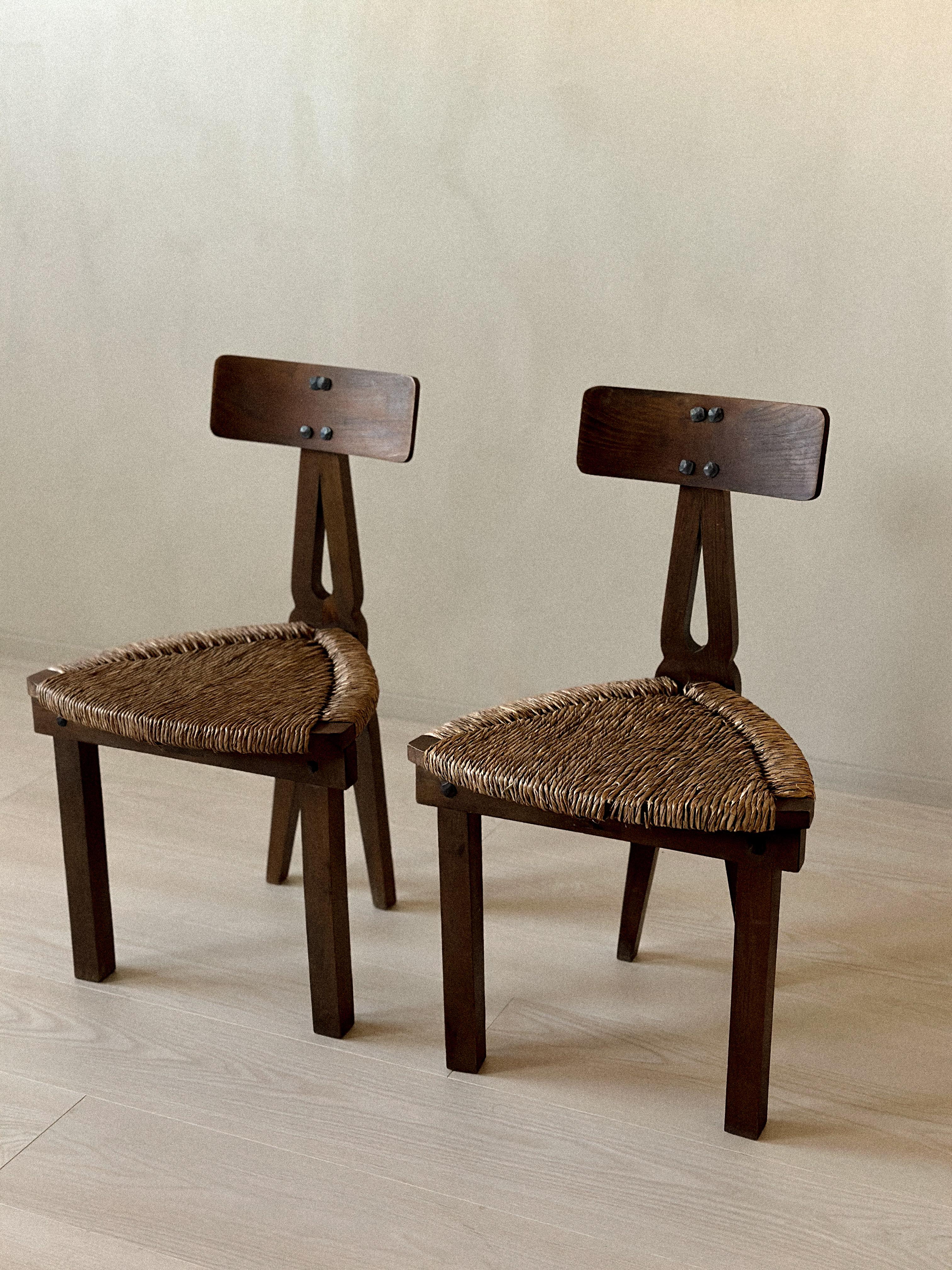 Rustic Fireside Chairs with Sculpted Backrests and Rush Seats, Spain 1960s im Angebot 7