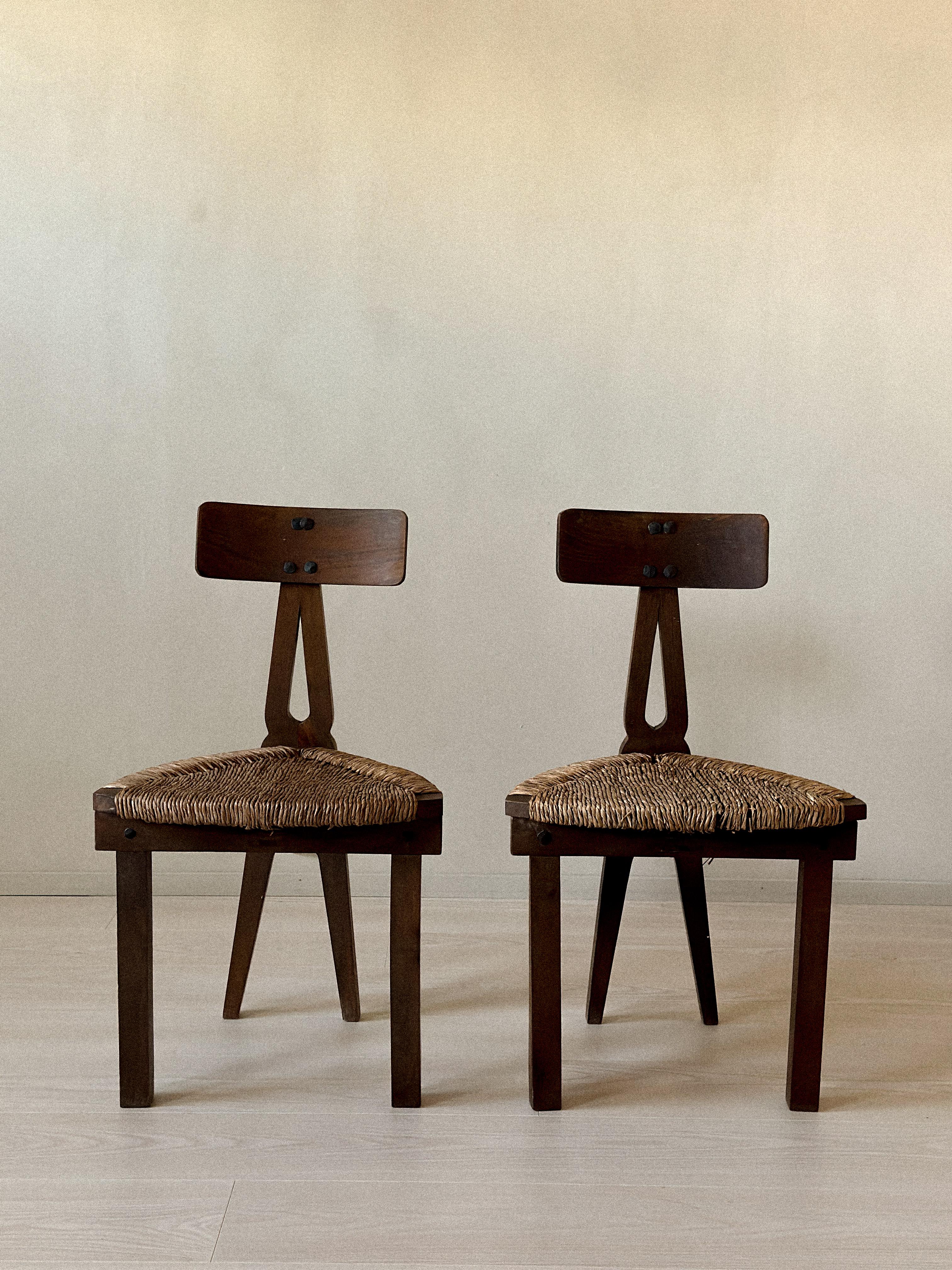Rustic Fireside Chairs with Sculpted Backrests and Rush Seats, Spain 1960s im Angebot 8
