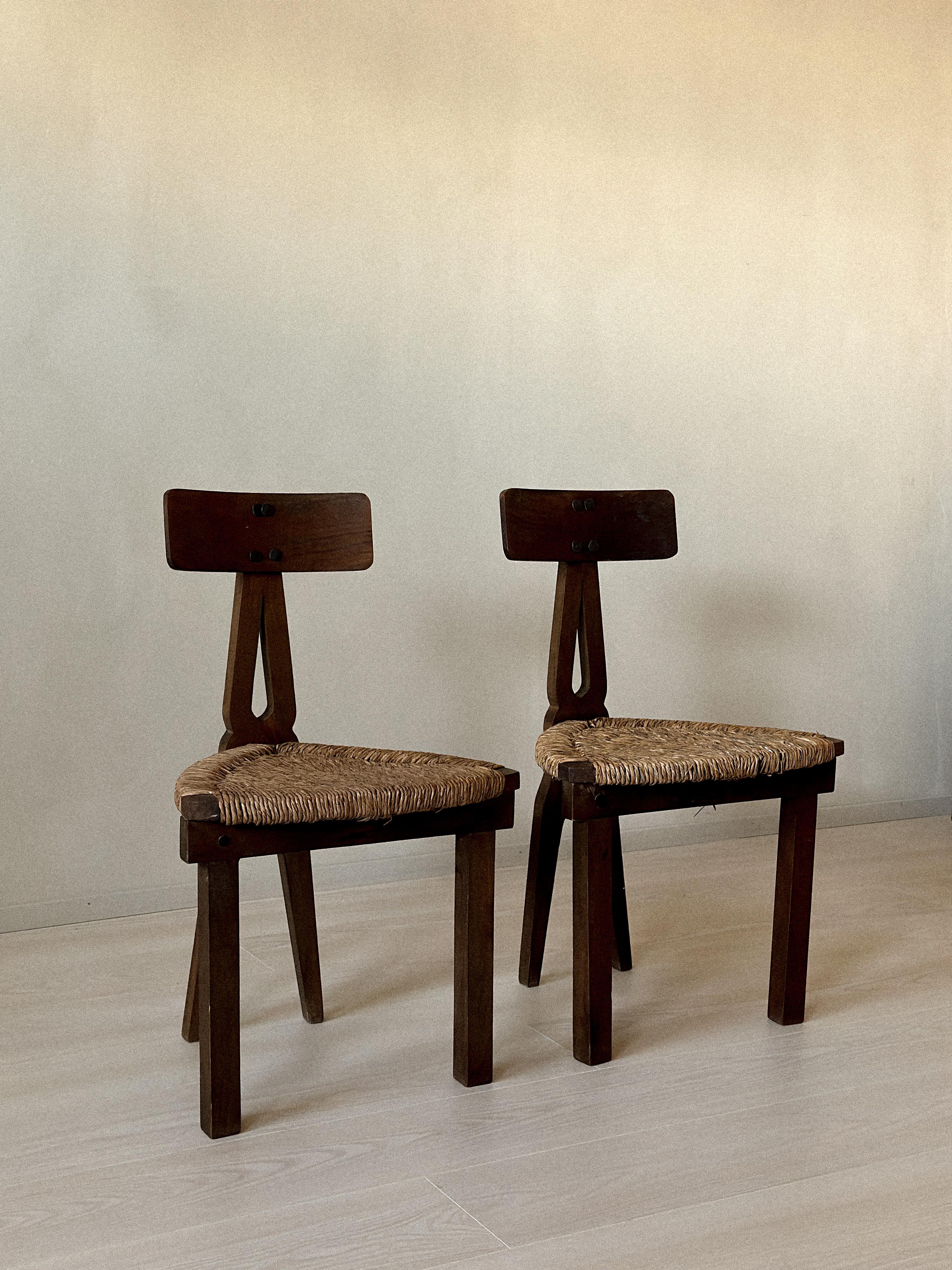 Rustic Fireside Chairs with Sculpted Backrests and Rush Seats, Spain 1960s im Angebot 9