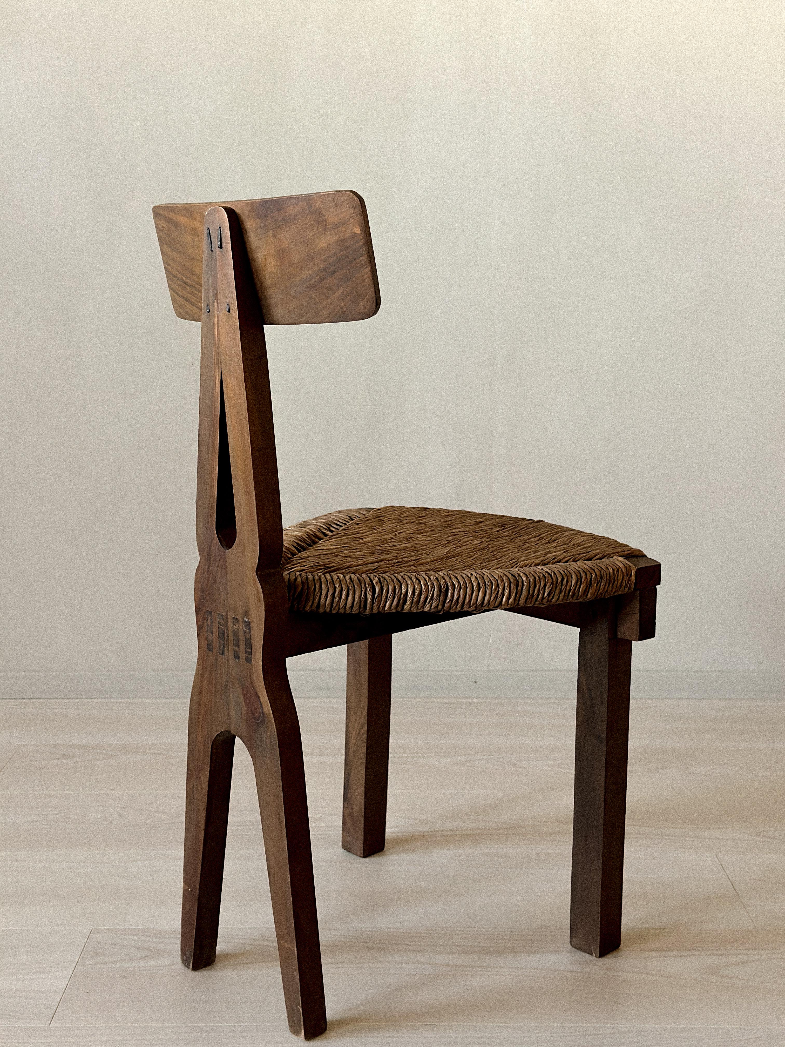 Rustic Fireside Chairs with Sculpted Backrests and Rush Seats, Spain 1960s (20. Jahrhundert) im Angebot