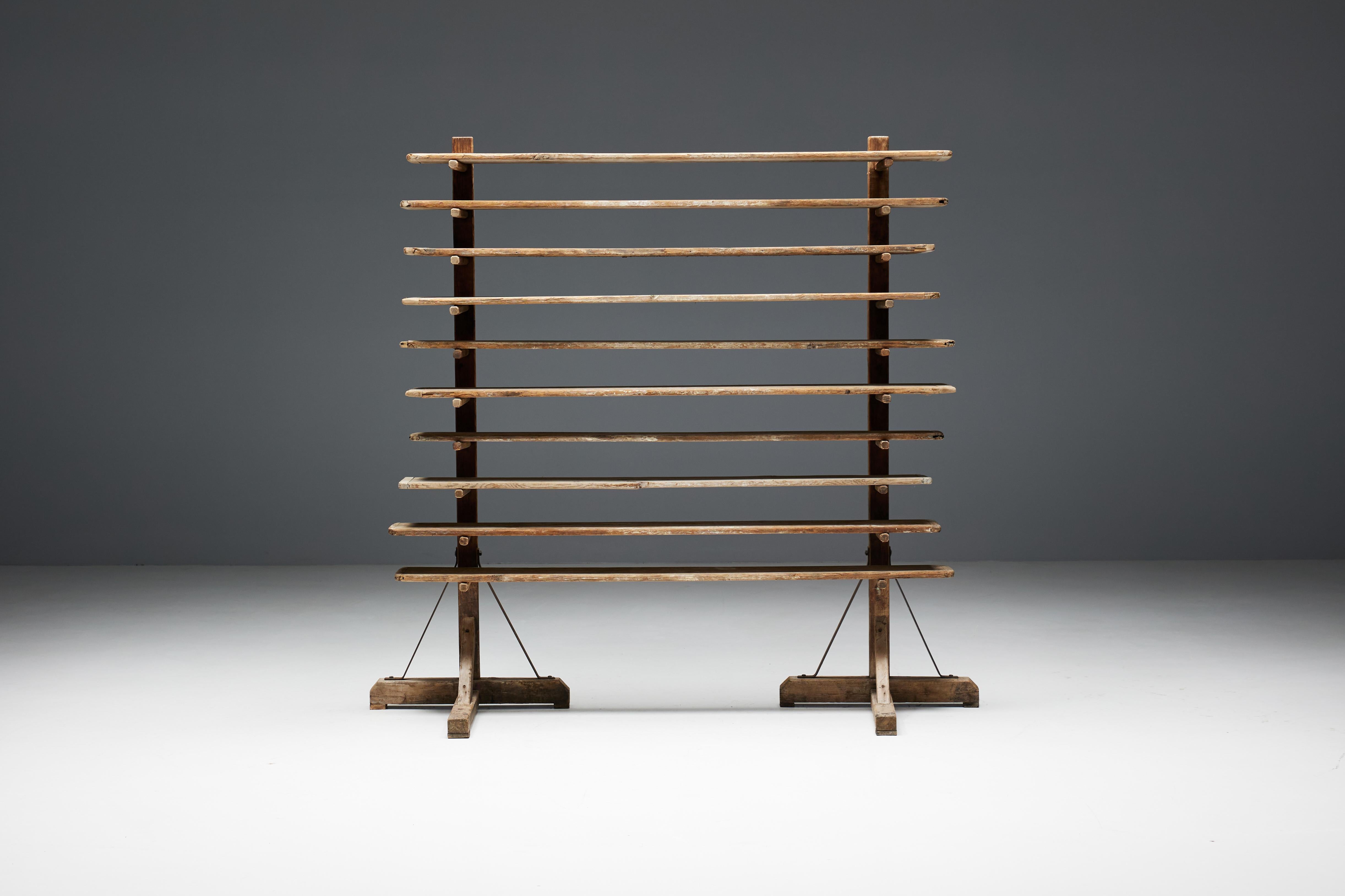 Rustic Folk Art Bakery Rack, France, 19th Century In Good Condition For Sale In Antwerp, BE