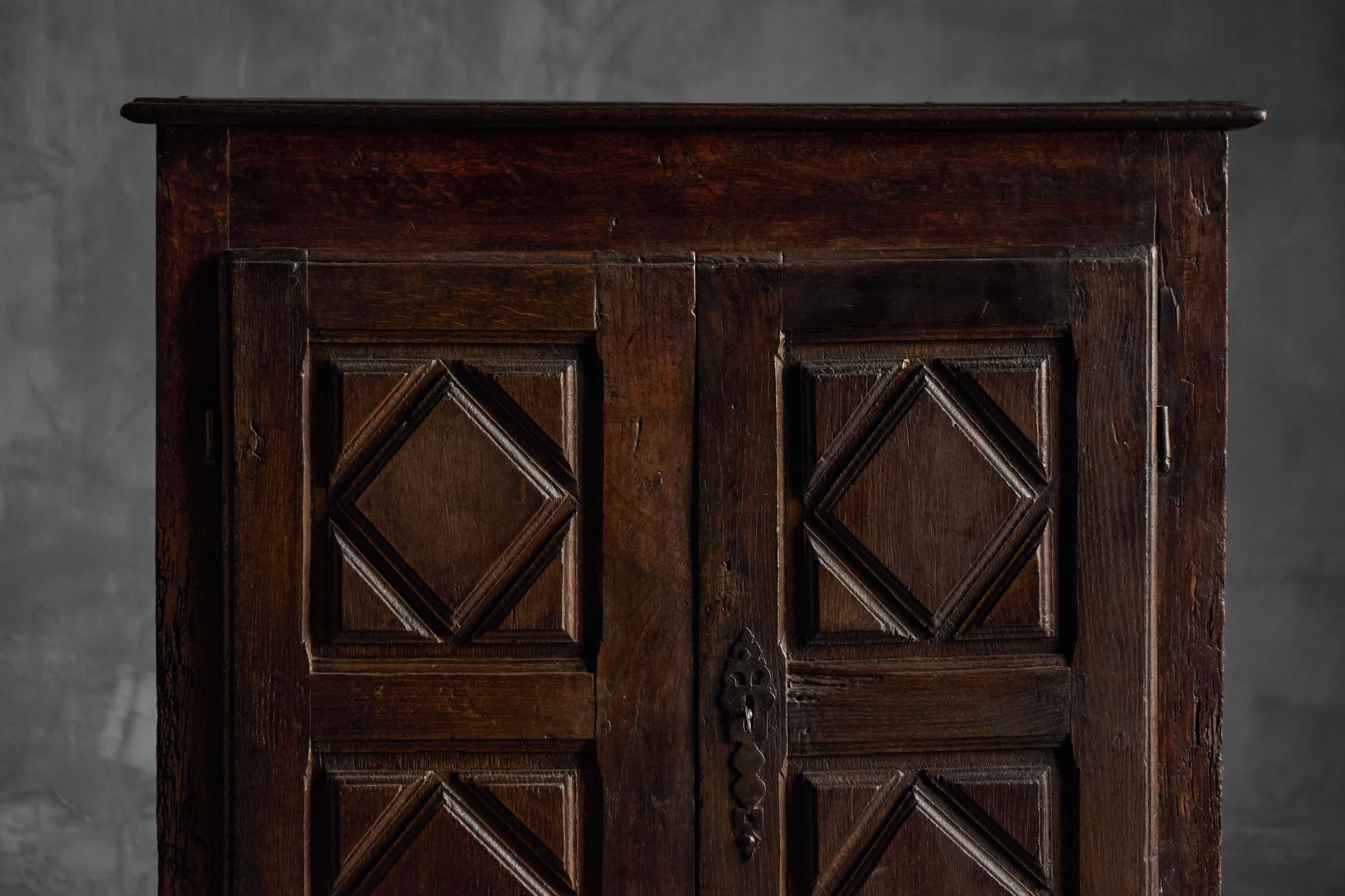 Rustique Buffet rustique d'art populaire, France, XVIIIe siècle en vente