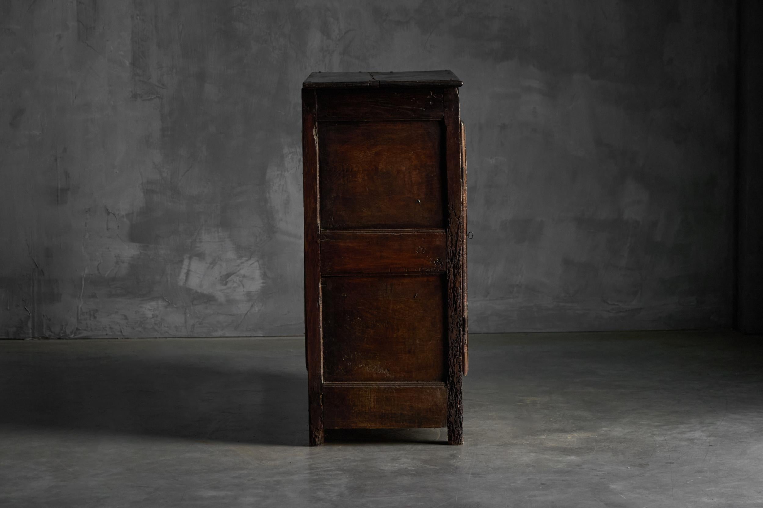 XVIIIe siècle et antérieur Buffet rustique d'art populaire, France, XVIIIe siècle en vente