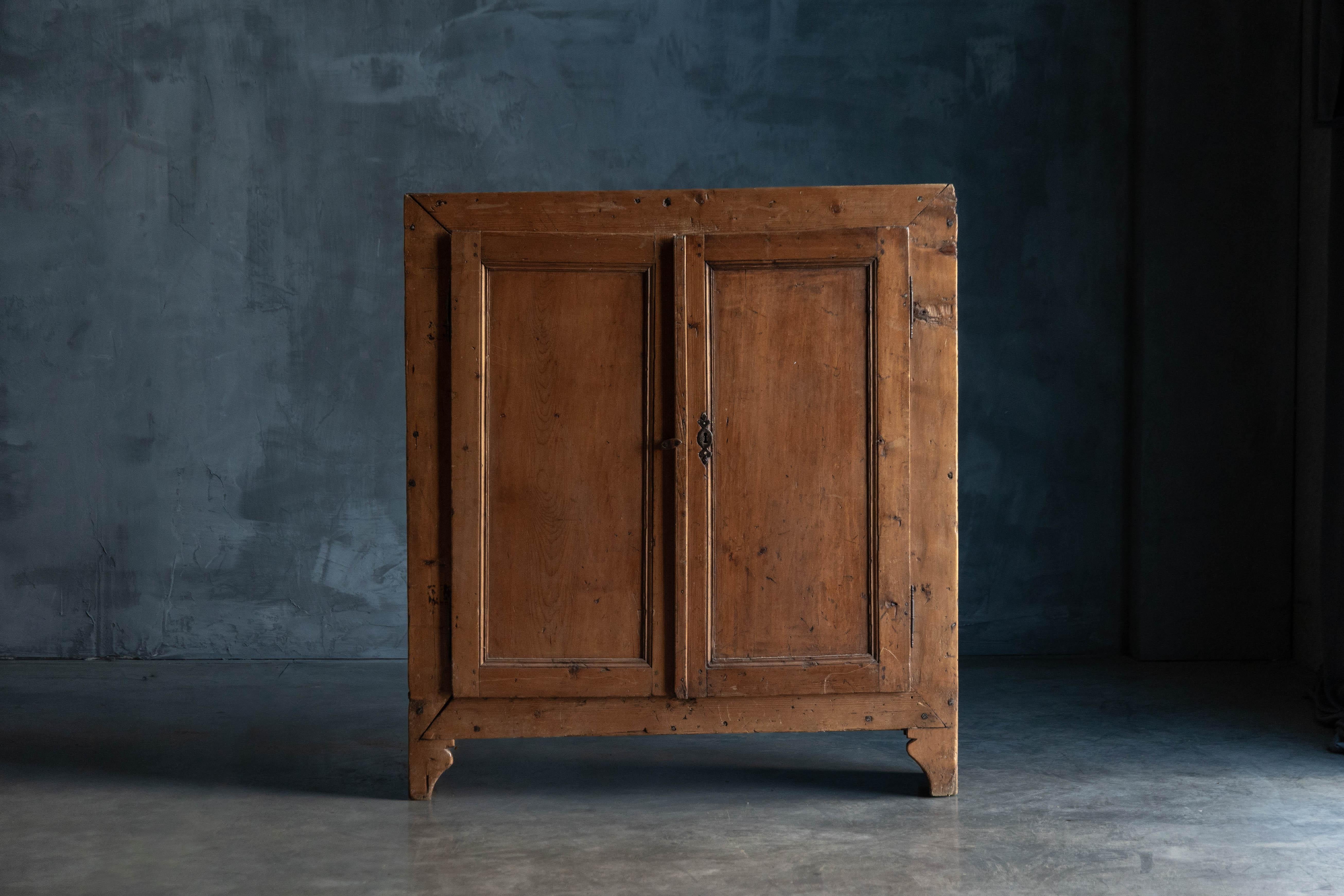 Legno Mobile rustico d'arte popolare, Francia, 19° secolo in vendita