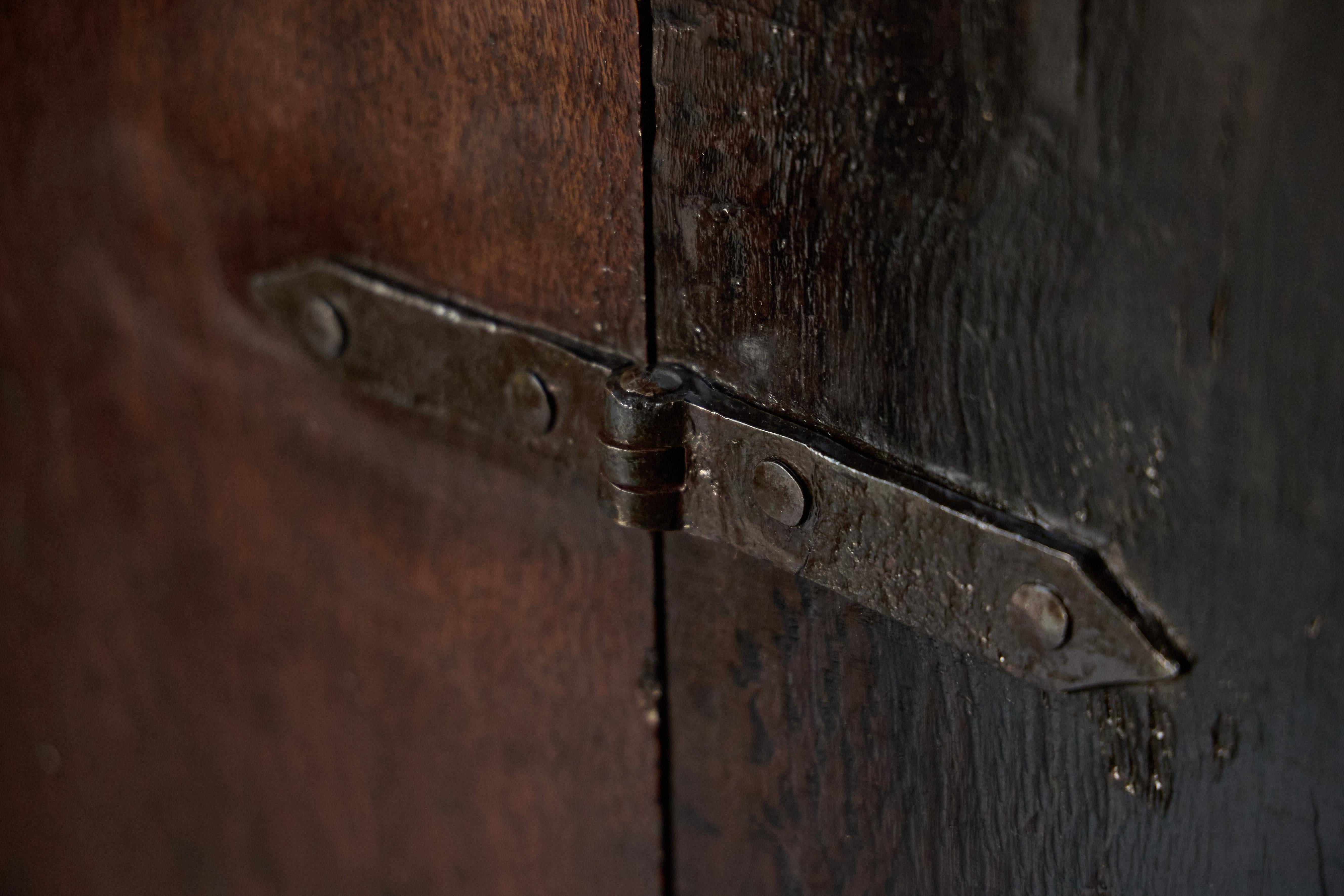 Cabinet rustique d'art populaire, Espagne, 19e siècle en vente 6