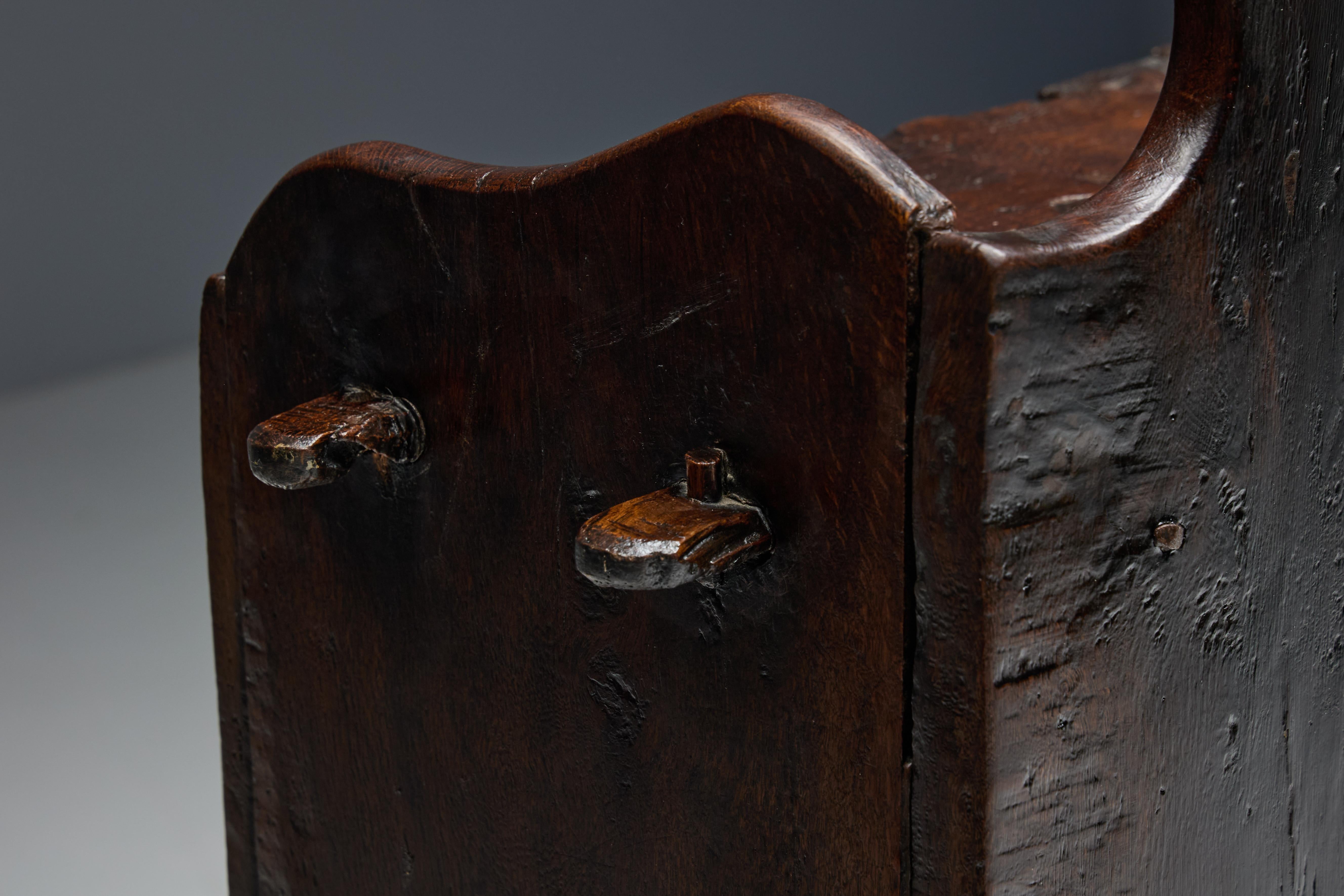 Cabinet rustique d'art populaire, Espagne, 19e siècle en vente 7