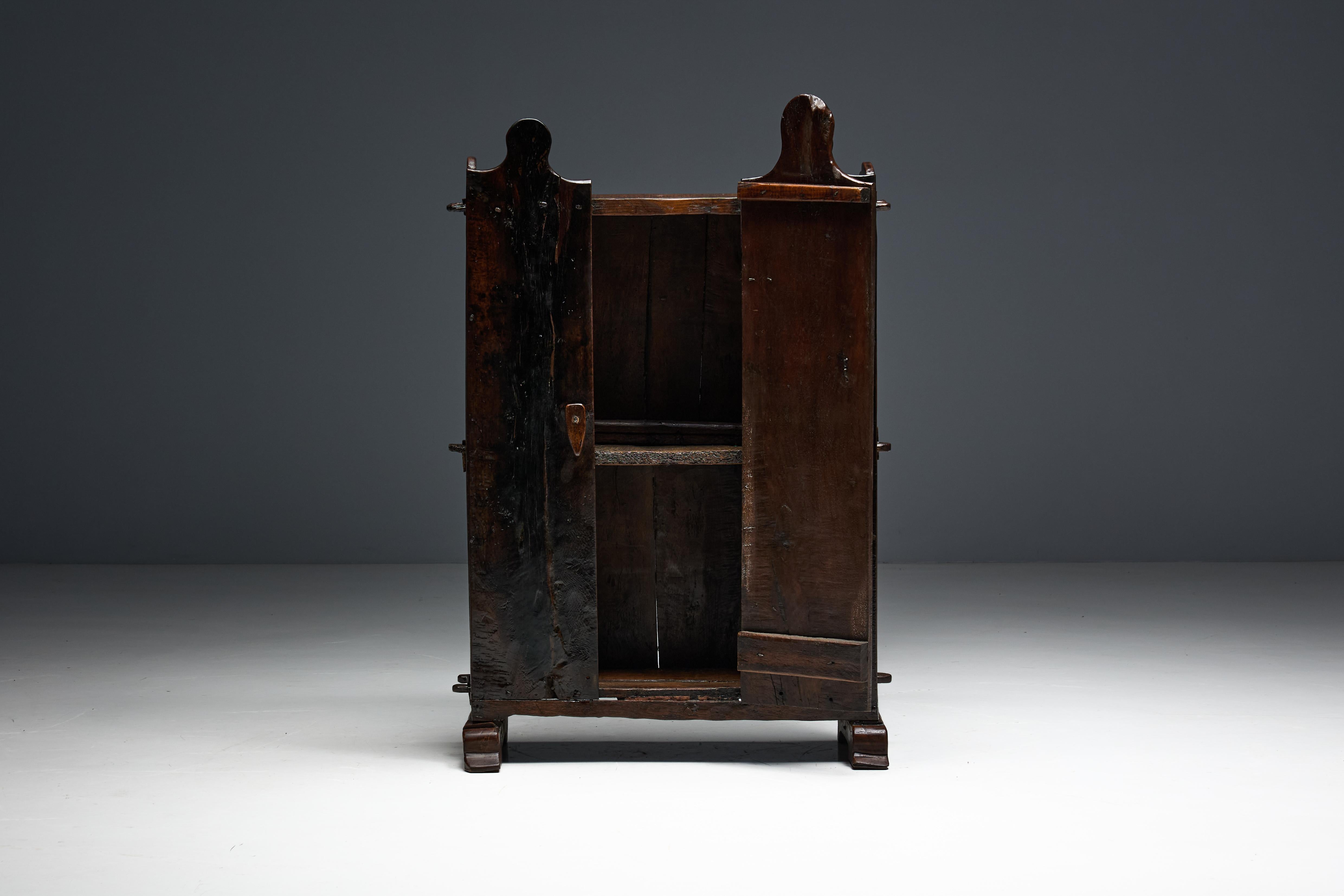 Cabinet rustique d'art populaire, Espagne, 19e siècle en vente 8
