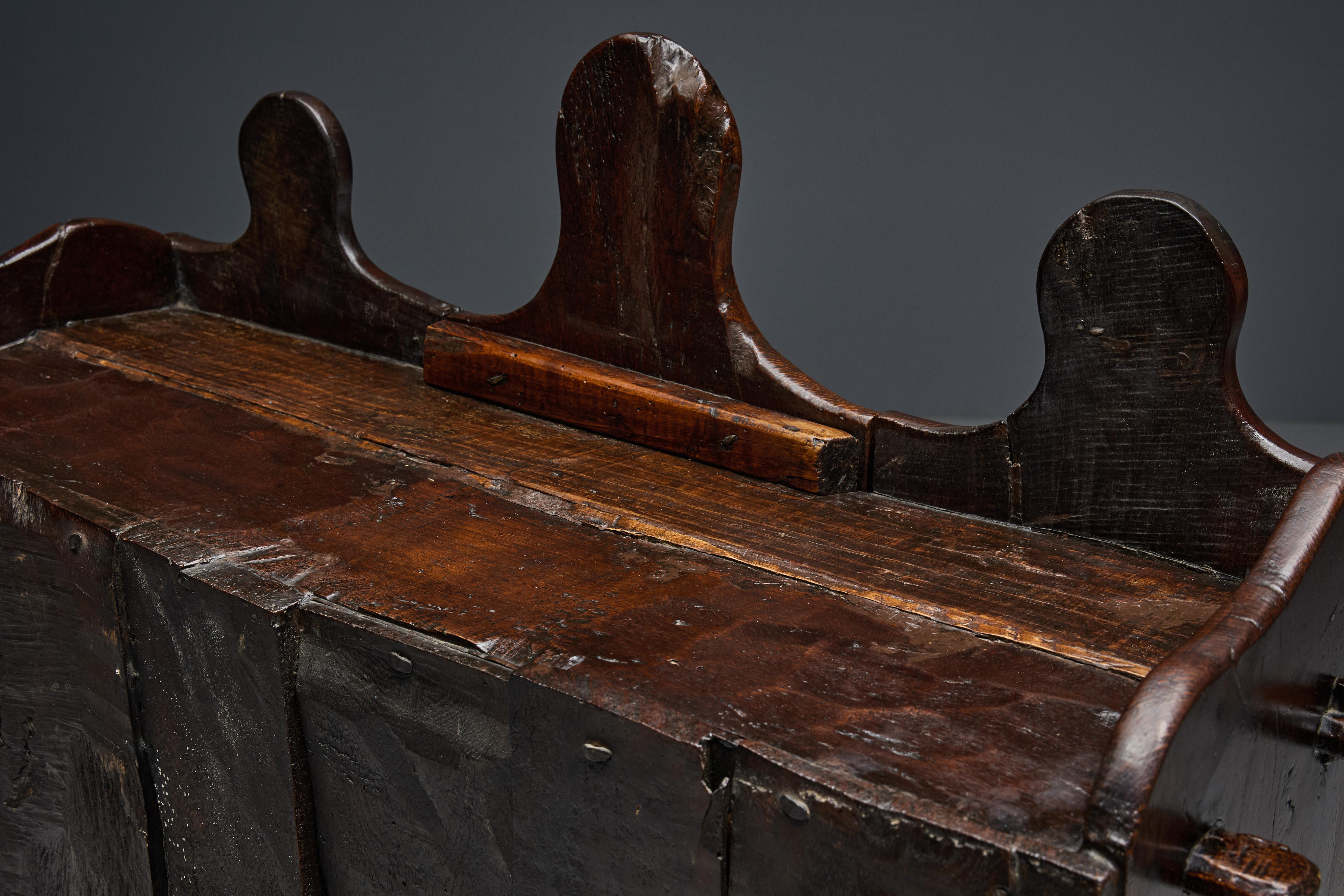 Cabinet rustique d'art populaire, Espagne, 19e siècle en vente 10
