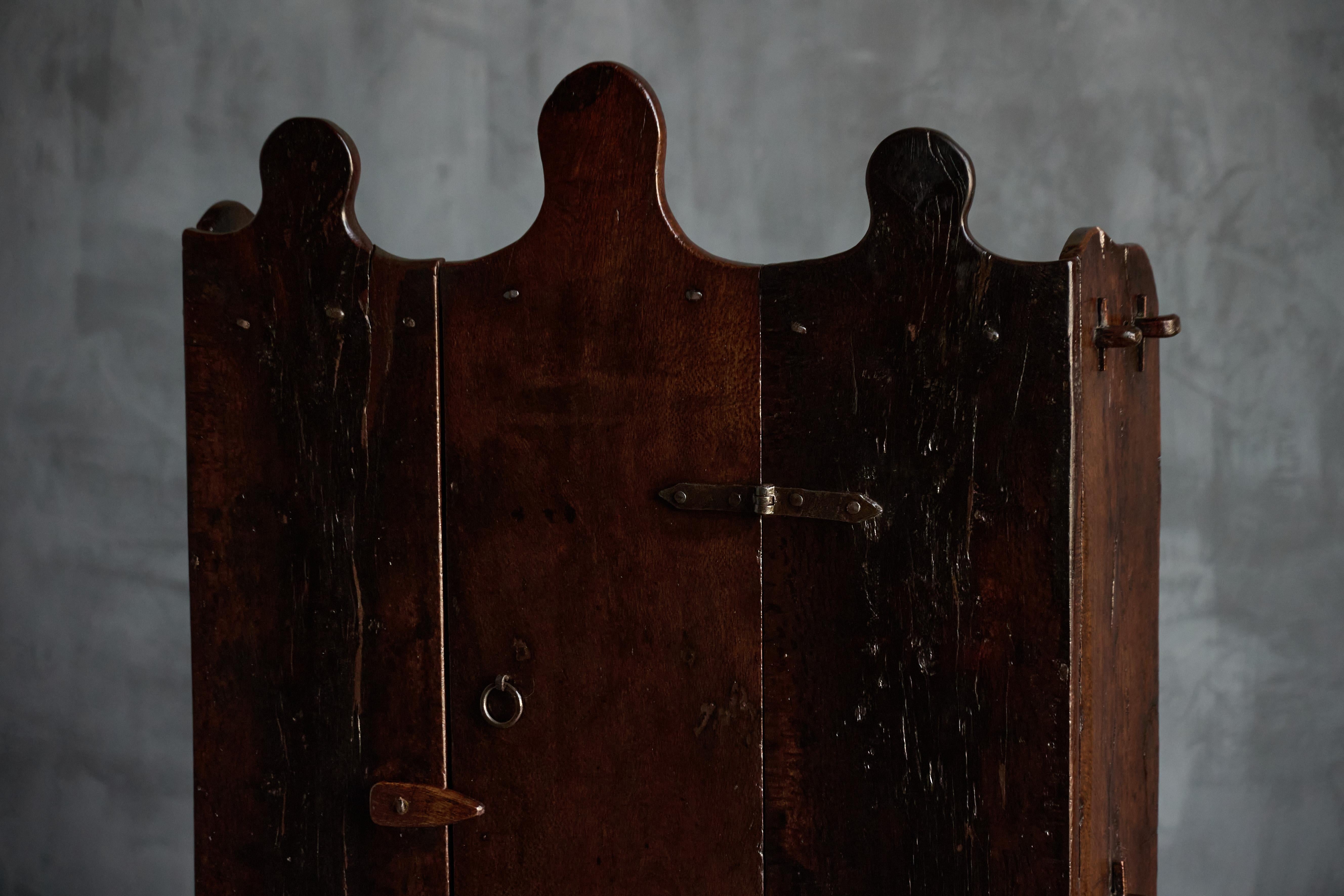 Fer forgé Cabinet rustique d'art populaire, Espagne, 19e siècle en vente