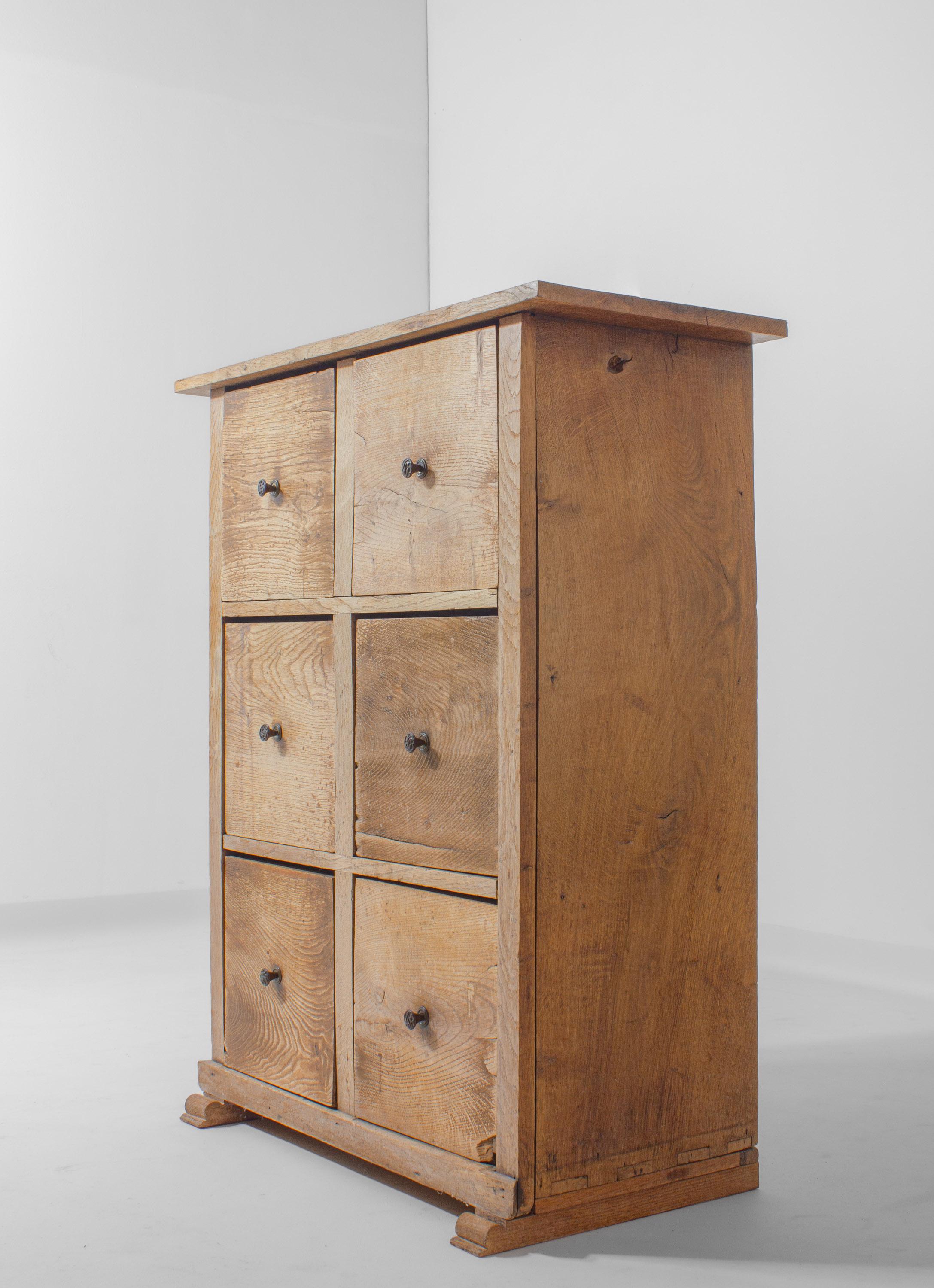 Commode rustique d'art populaire, France, années 1900 en vente 5