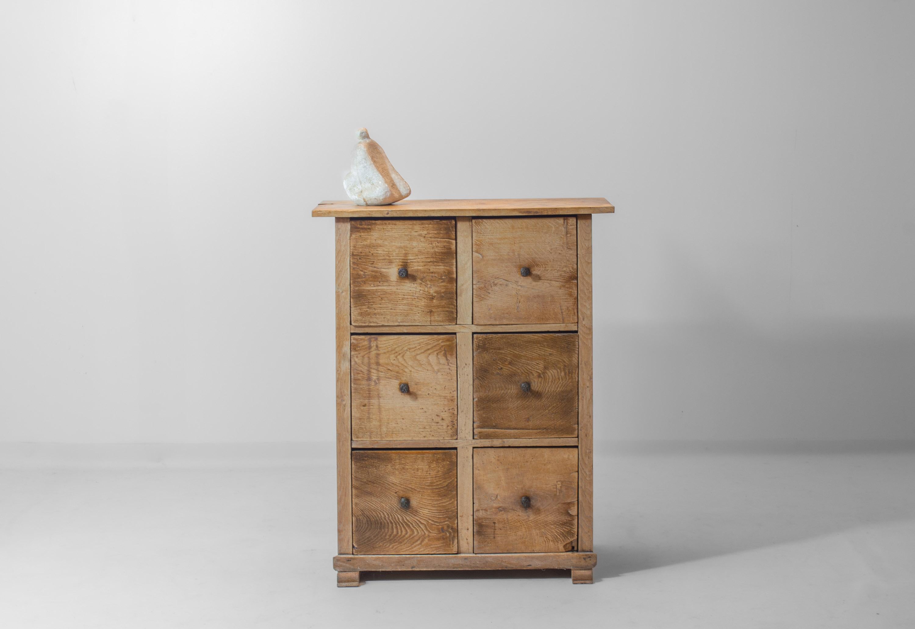 Commode rustique d'art populaire, France, années 1900 État moyen - En vente à Antwerpen, VAN