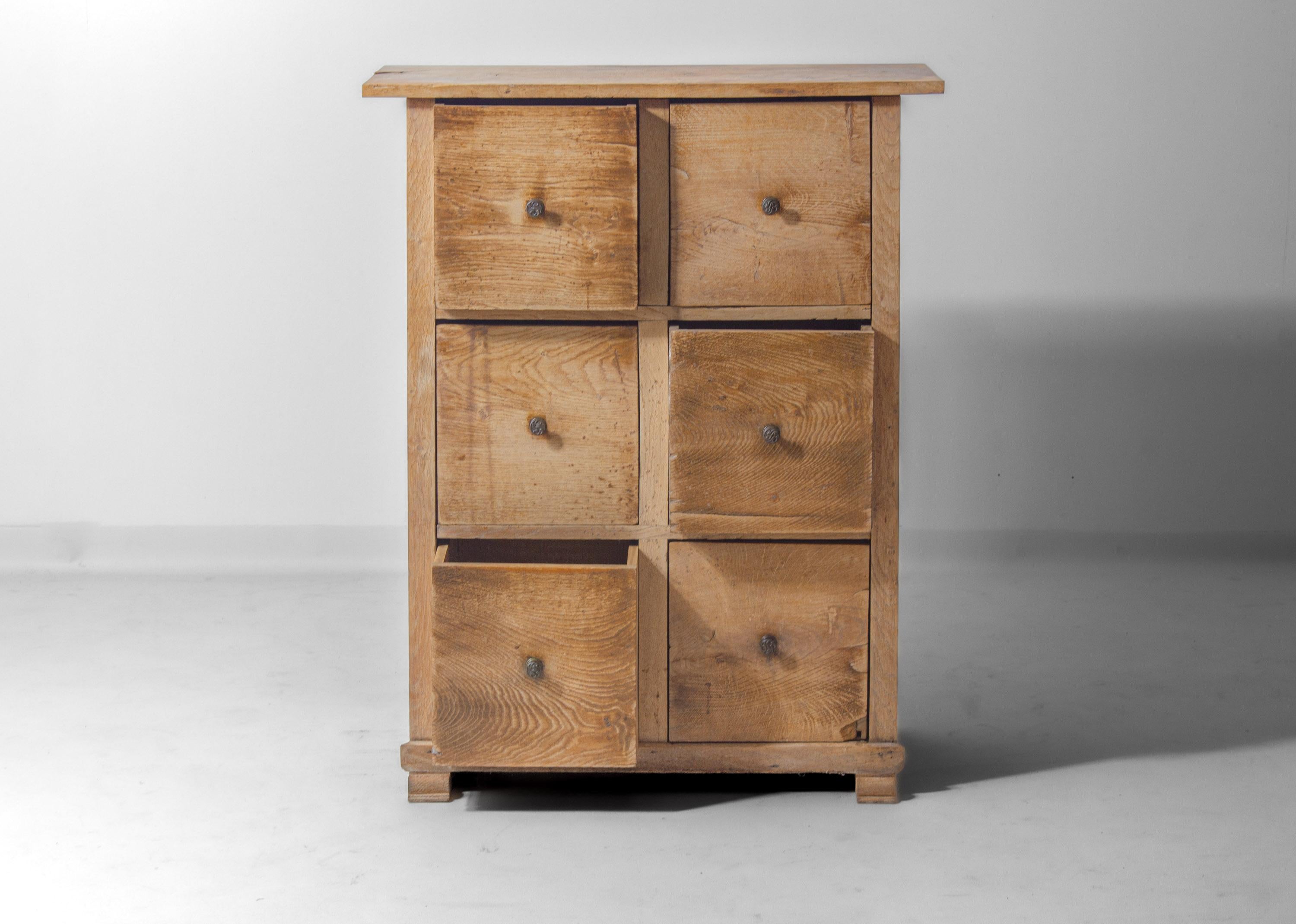 20ième siècle Commode rustique d'art populaire, France, années 1900 en vente