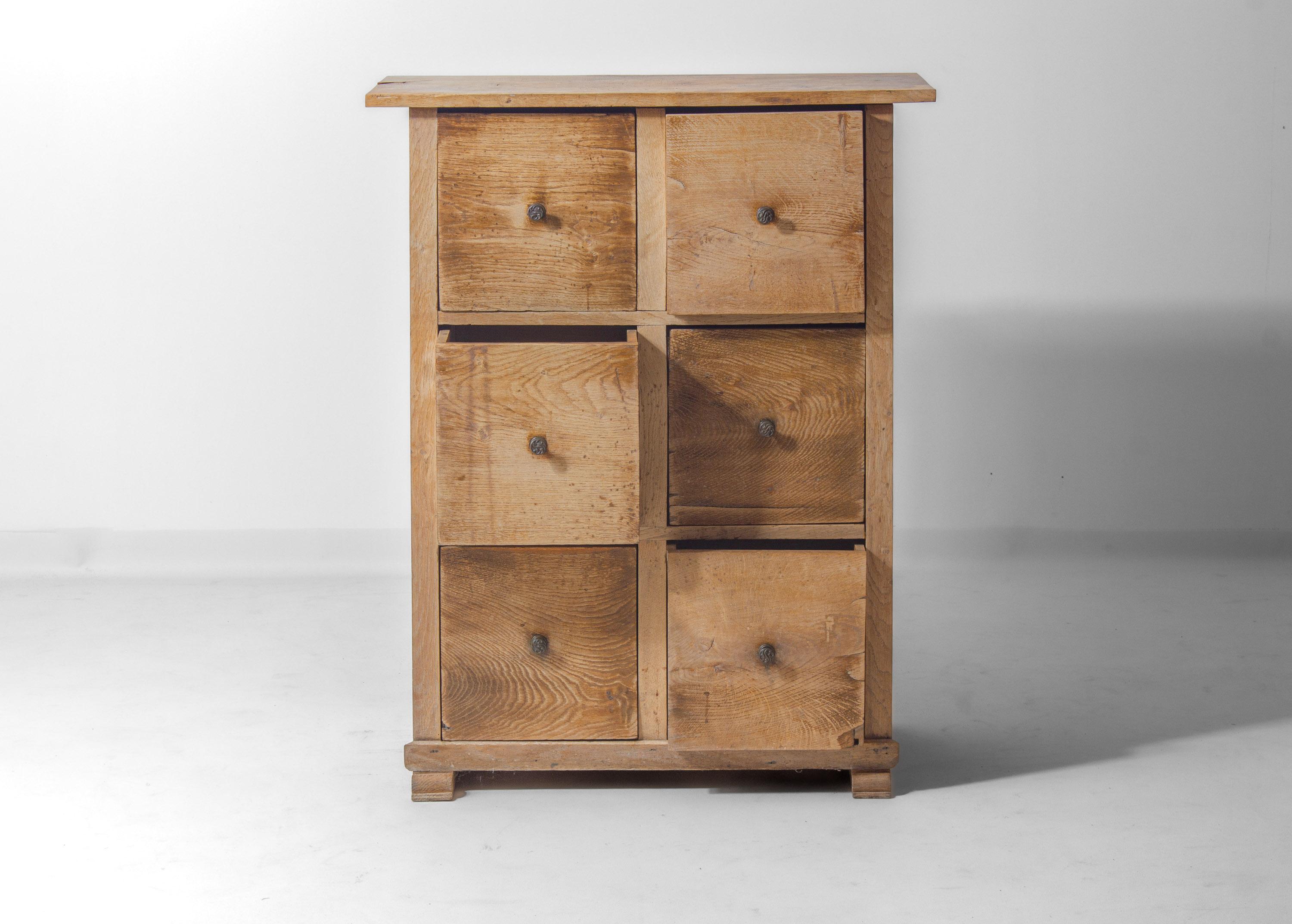 Chêne Commode rustique d'art populaire, France, années 1900 en vente