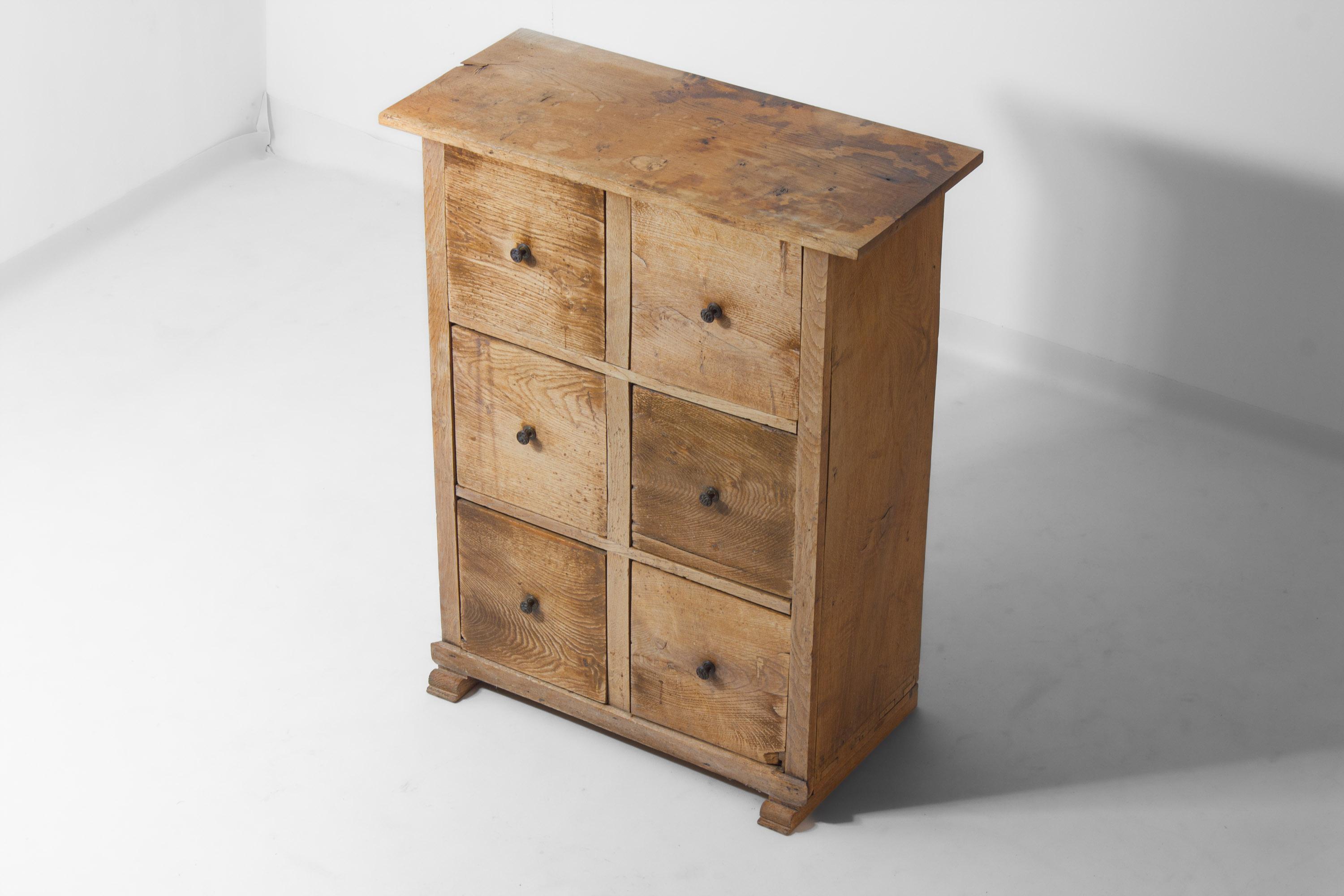 Commode rustique d'art populaire, France, années 1900 en vente 1