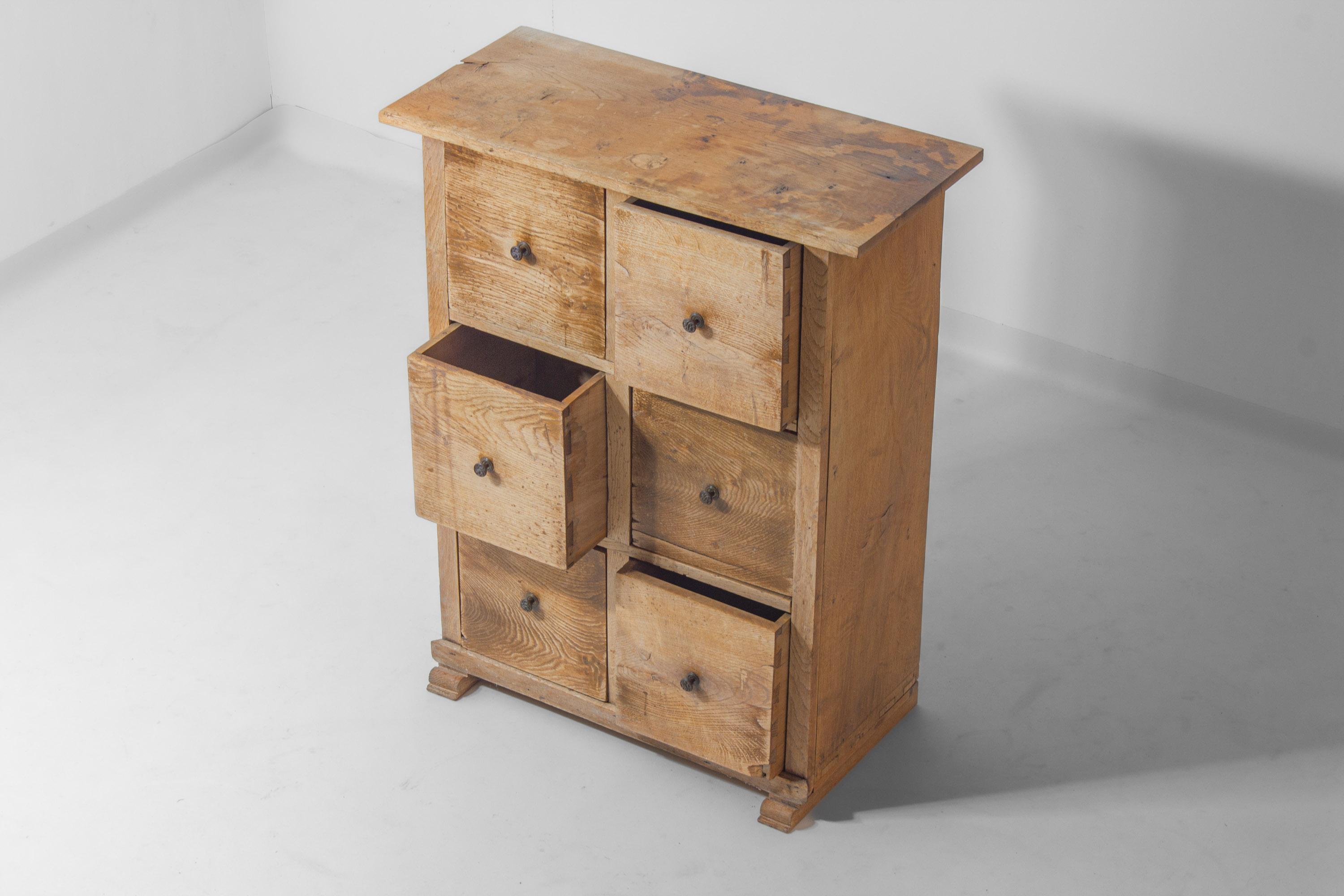 Commode rustique d'art populaire, France, années 1900 en vente 2
